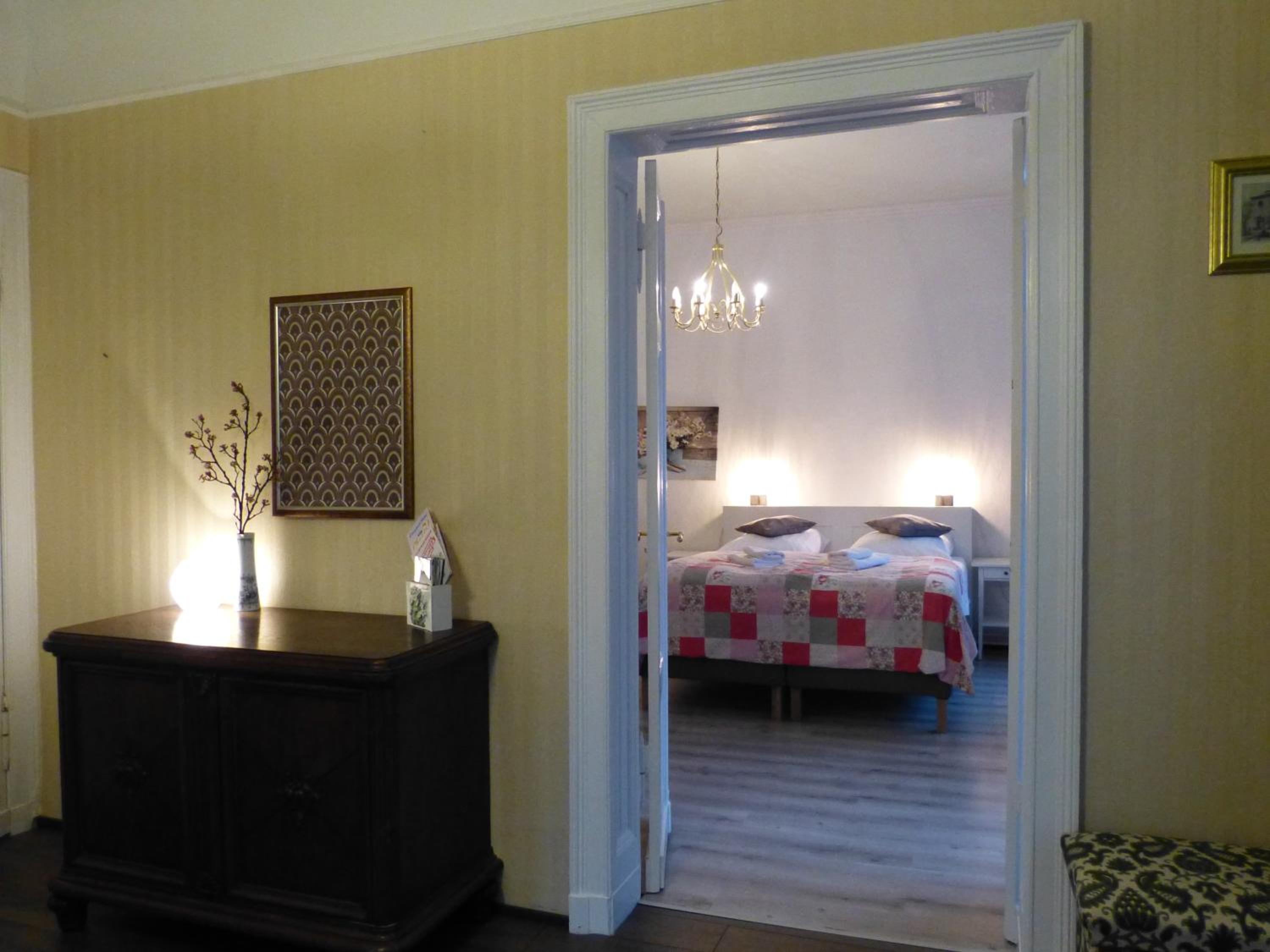 Four-Bedroom Apartment with Balcony  photo 2