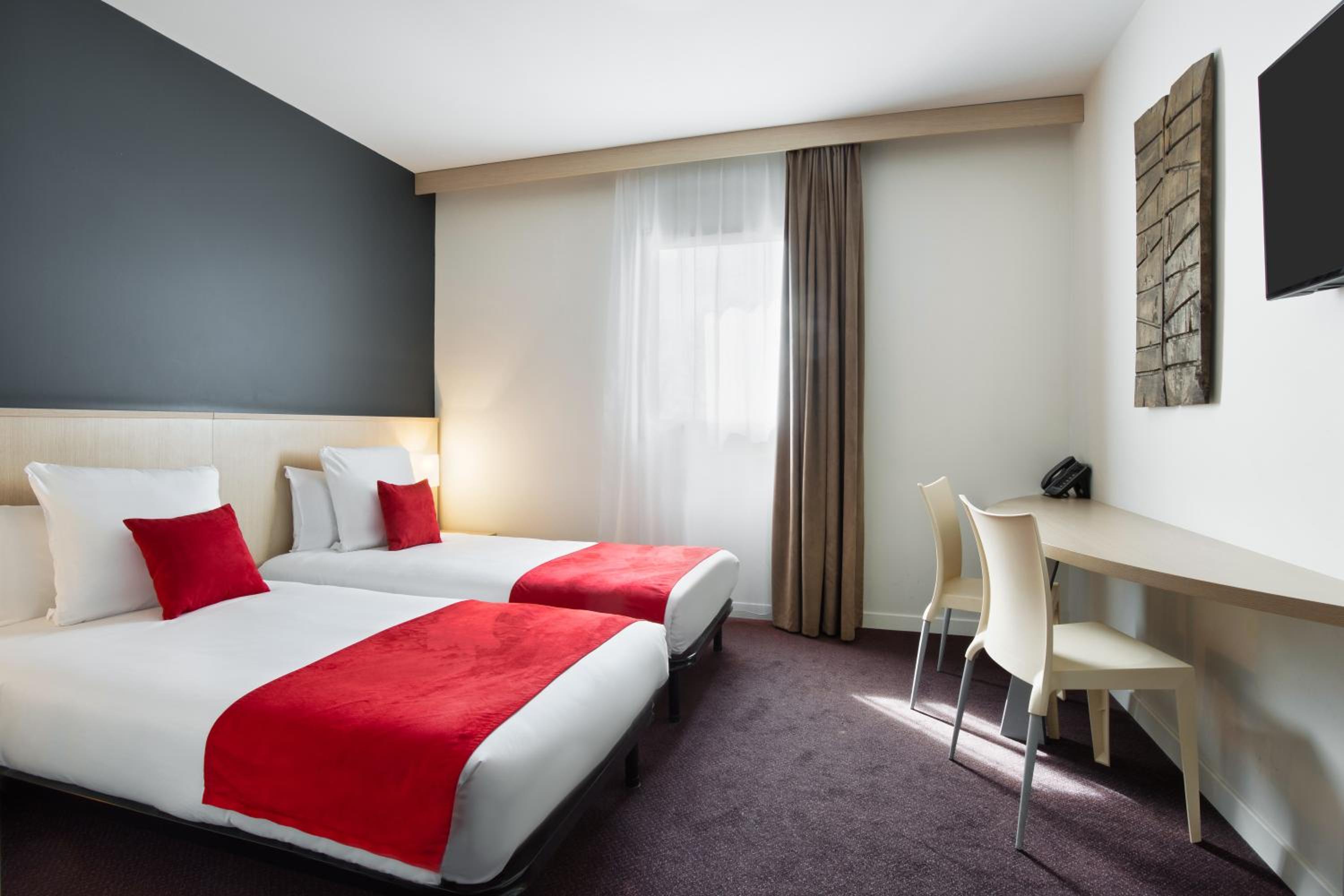 Standard Twin Room - Photo 7