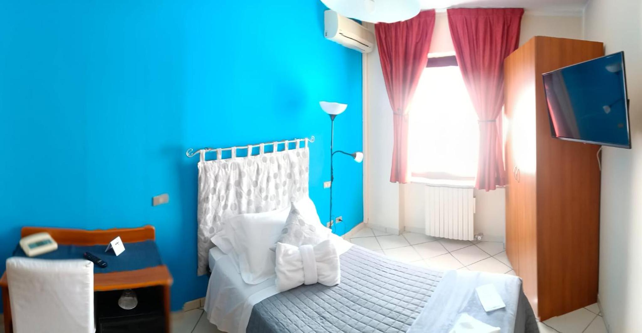 Standard King Room photo 2