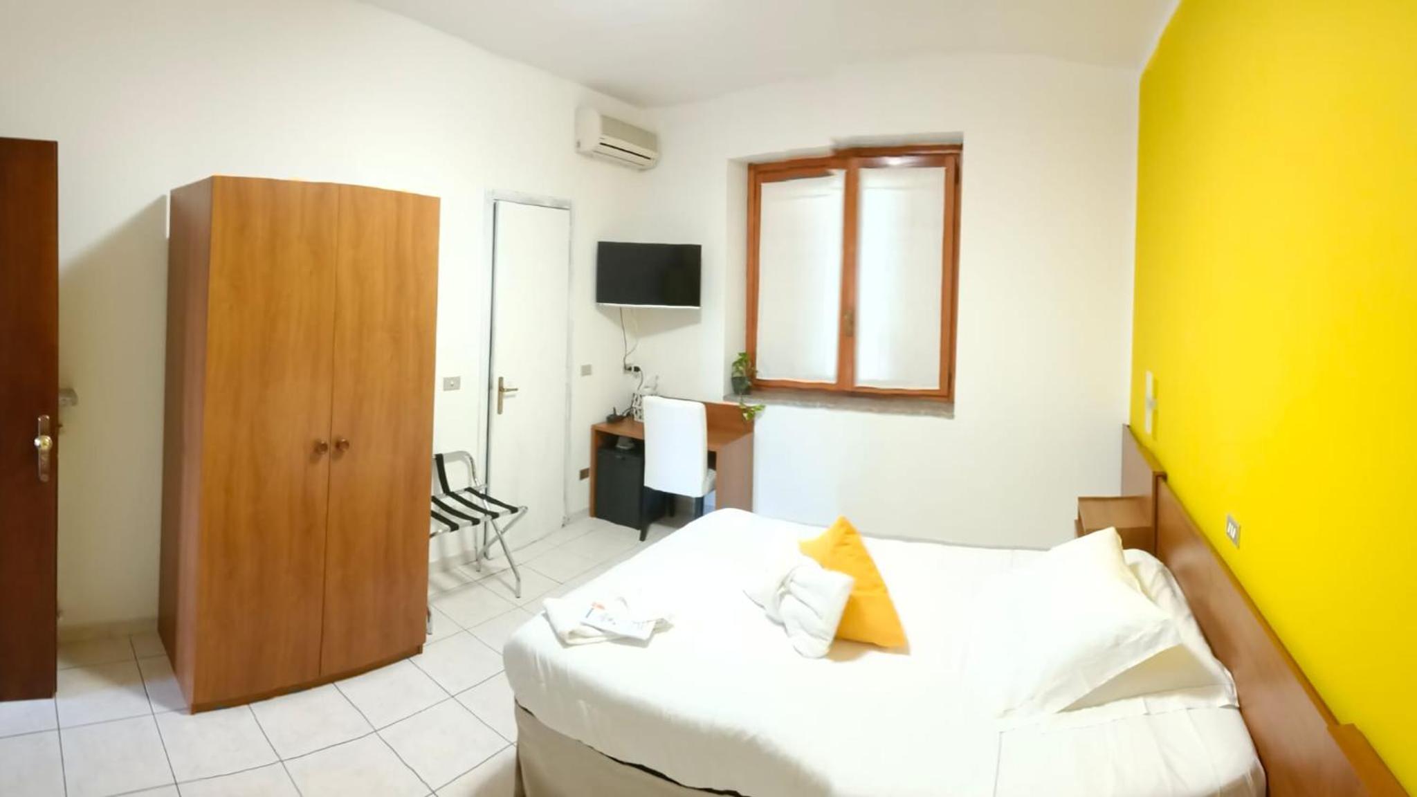 Standard King Room photo 3