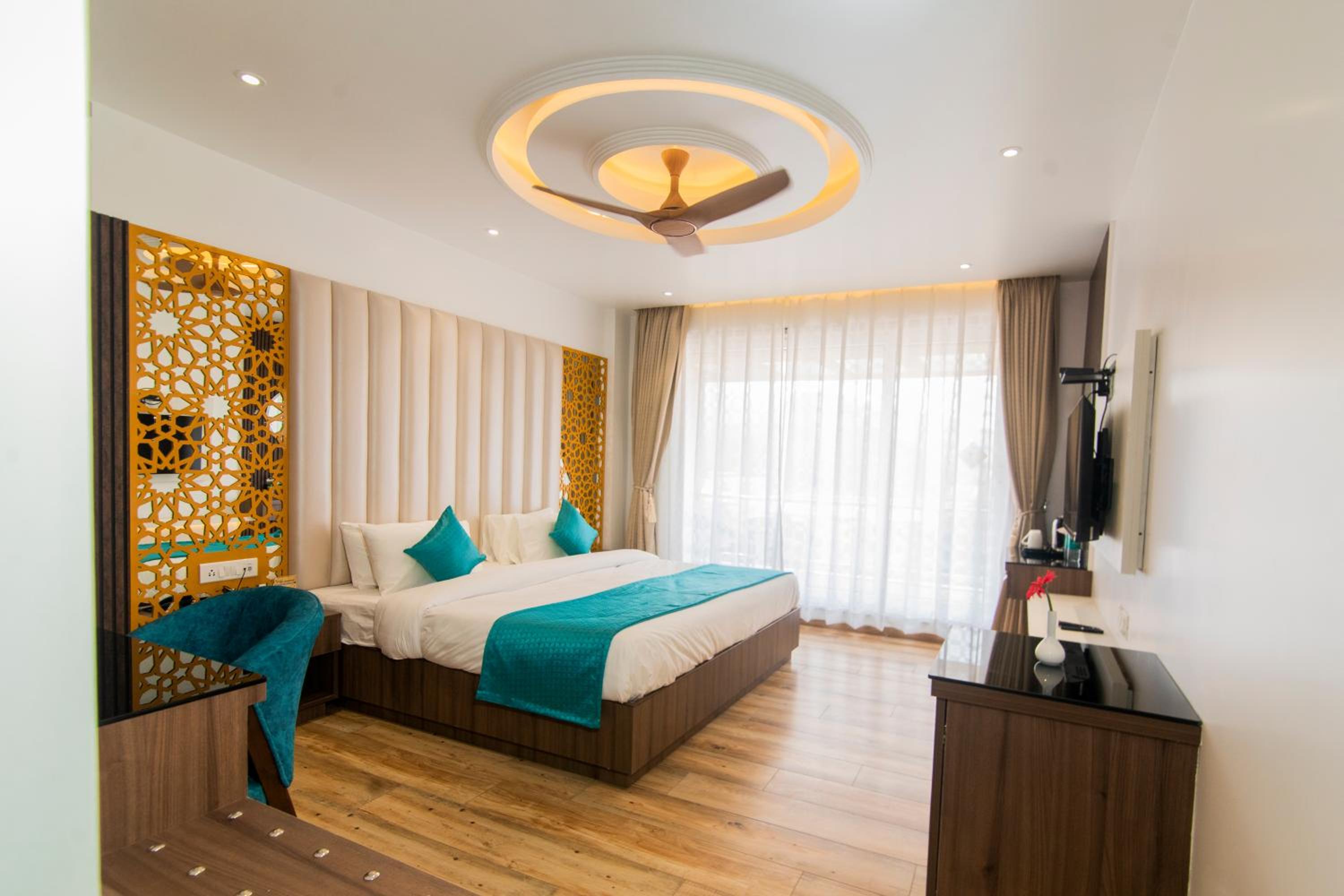 Deluxe Double or Twin Room with Mountain View - Photo 2