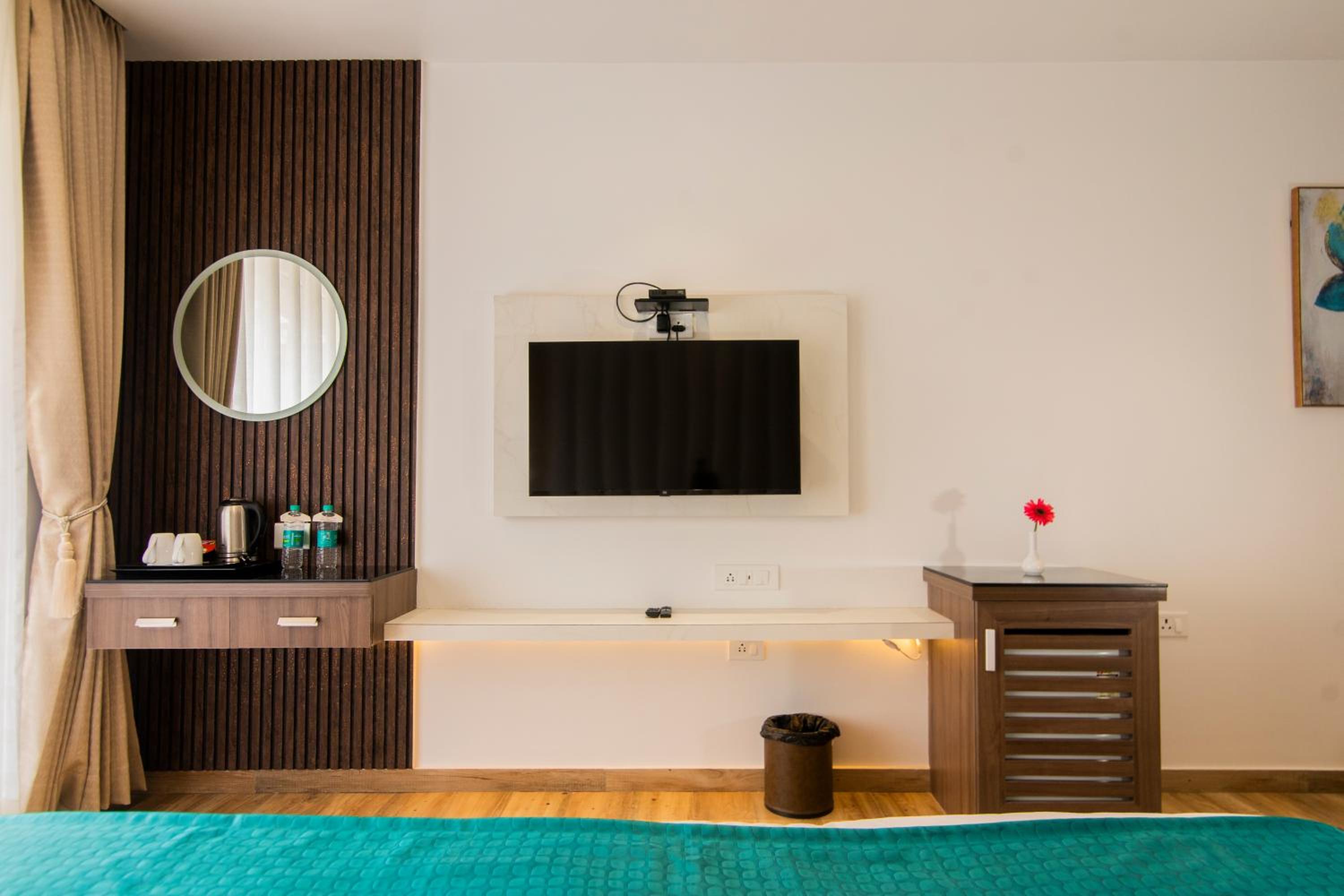 Deluxe Double or Twin Room with Mountain View - Photo 9