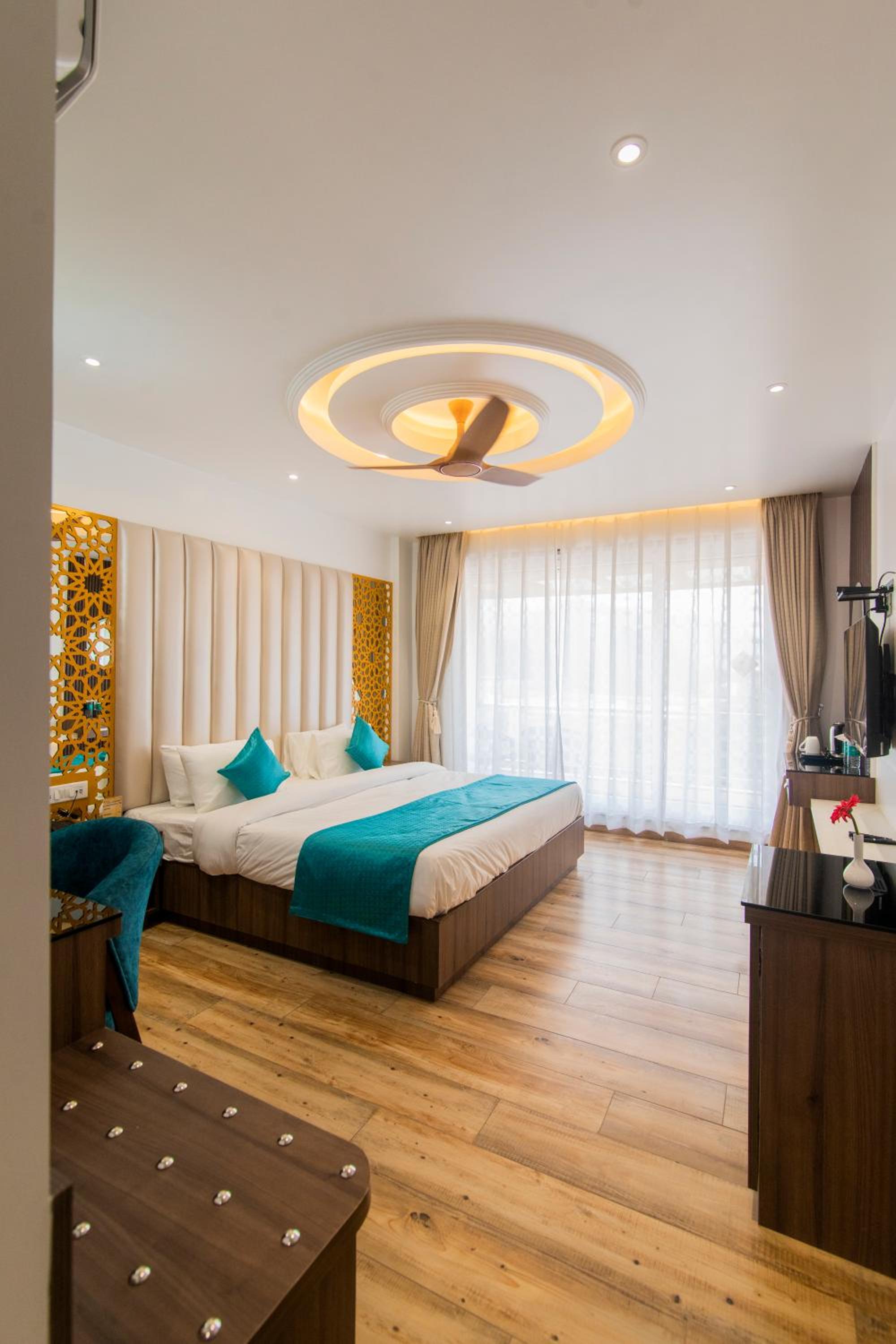 Deluxe Double or Twin Room with Mountain View - Photo 1