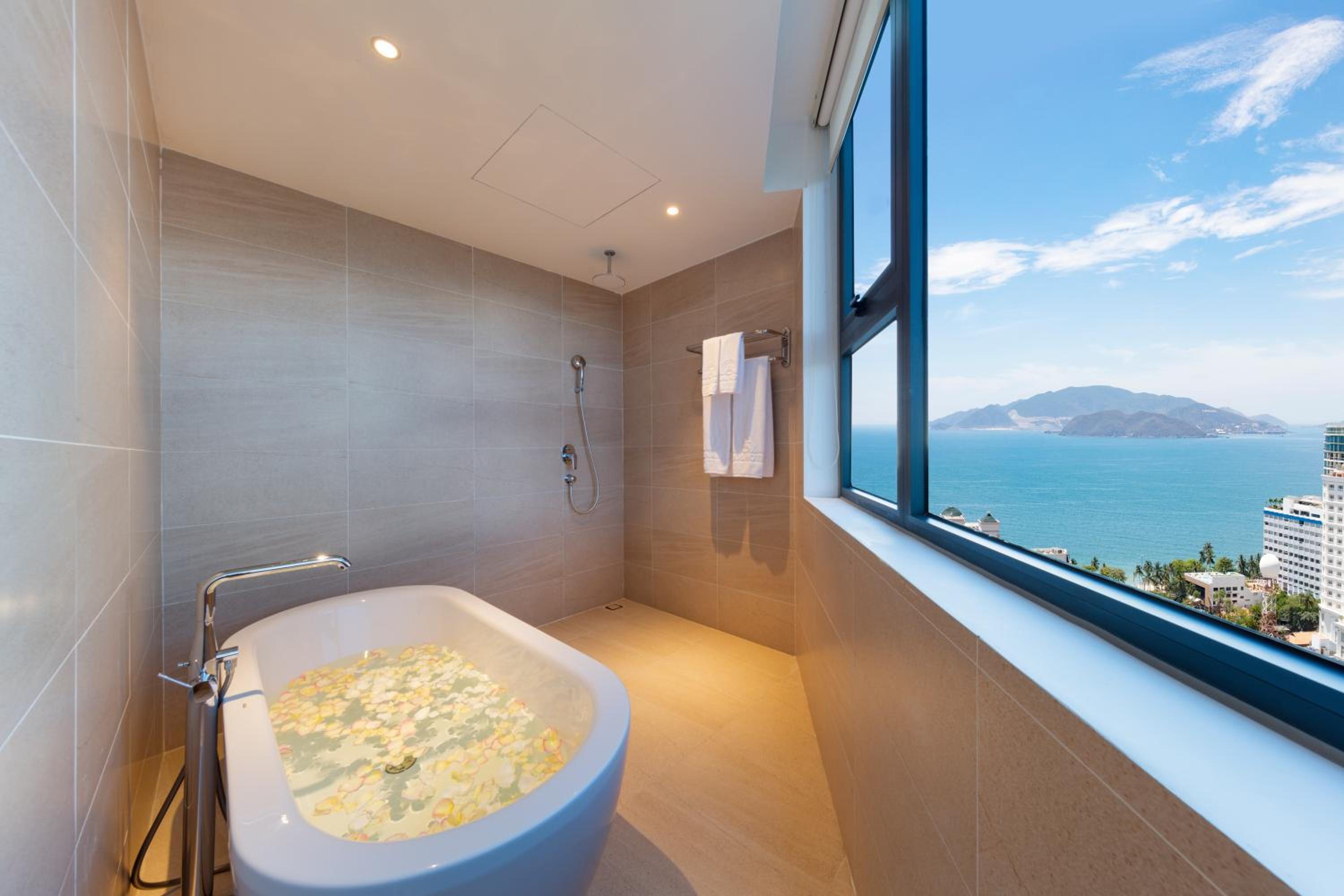 Grand Deluxe Sea View - Photo 7