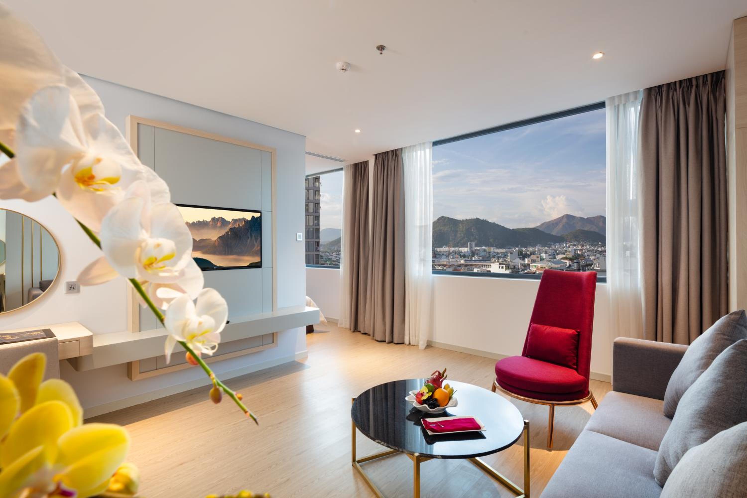 Executive Suite City View - Photo 1