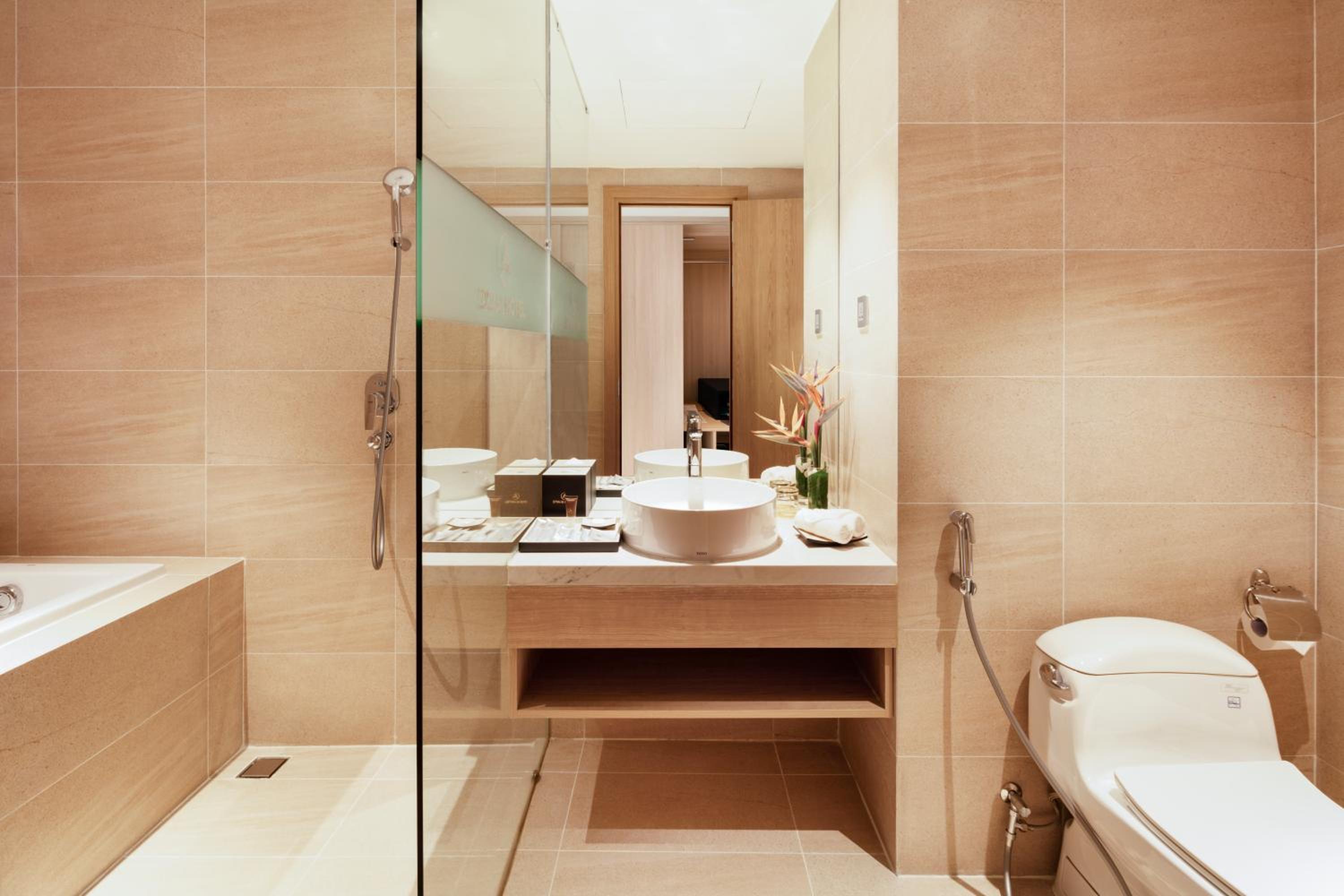 Executive Suite City View - Photo 6
