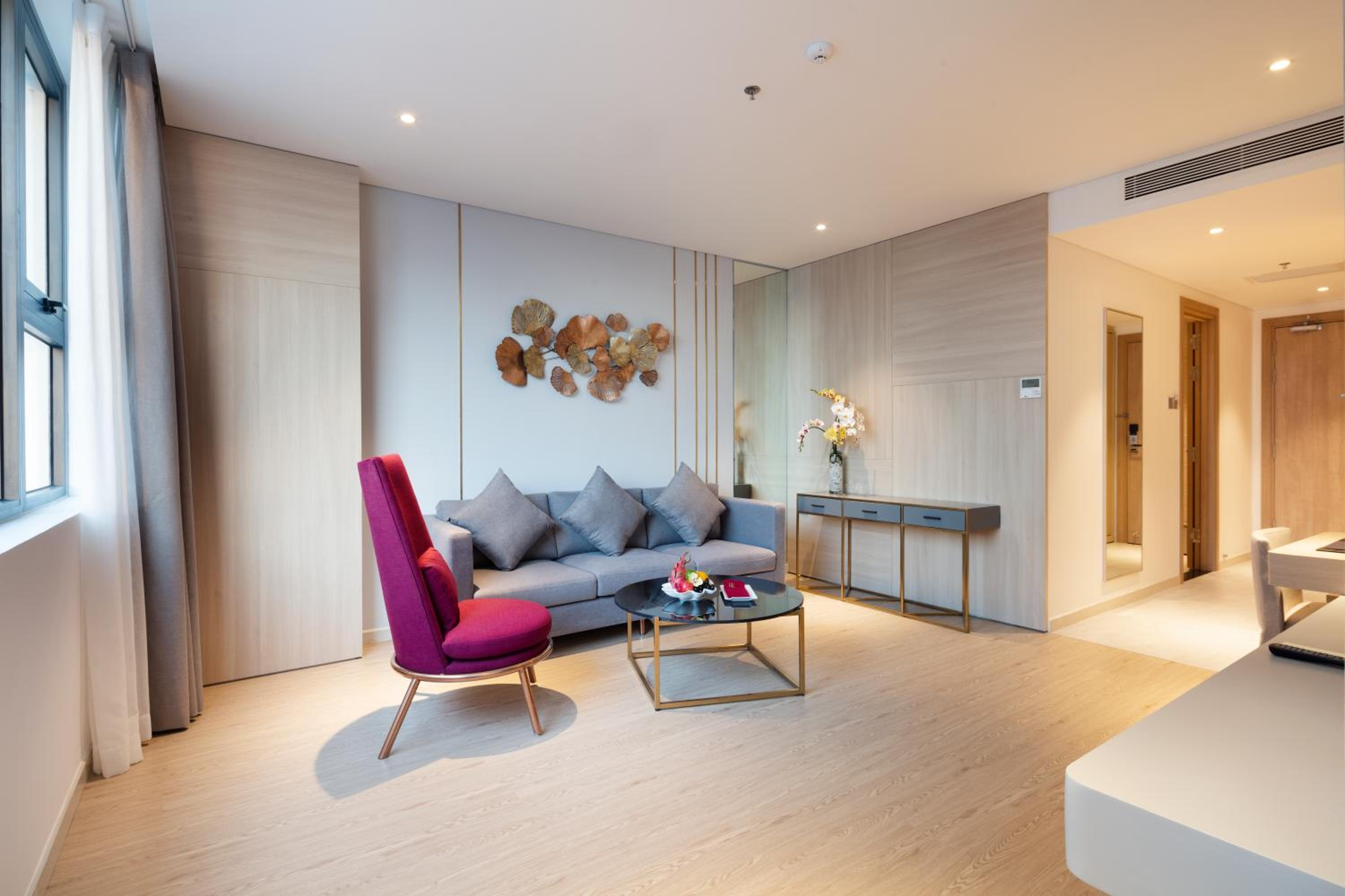 Executive Suite City View - Photo 4