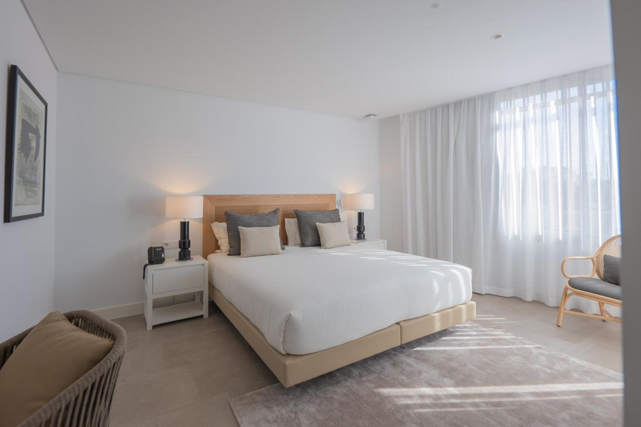 Three-Bedroom Suite with Sea View