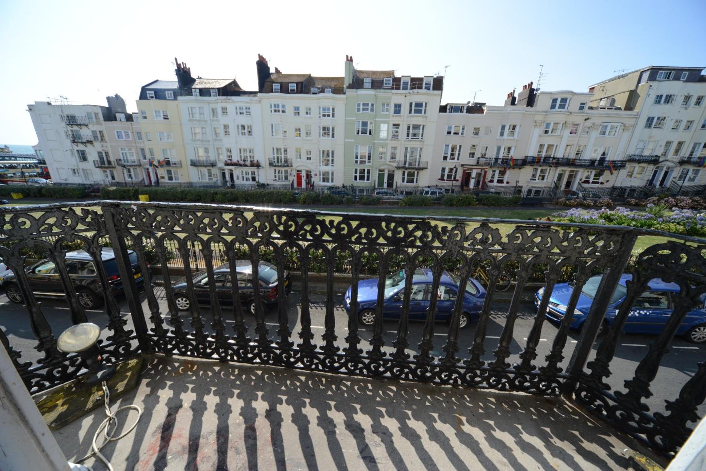 Double Room with Balcony - Photo 3