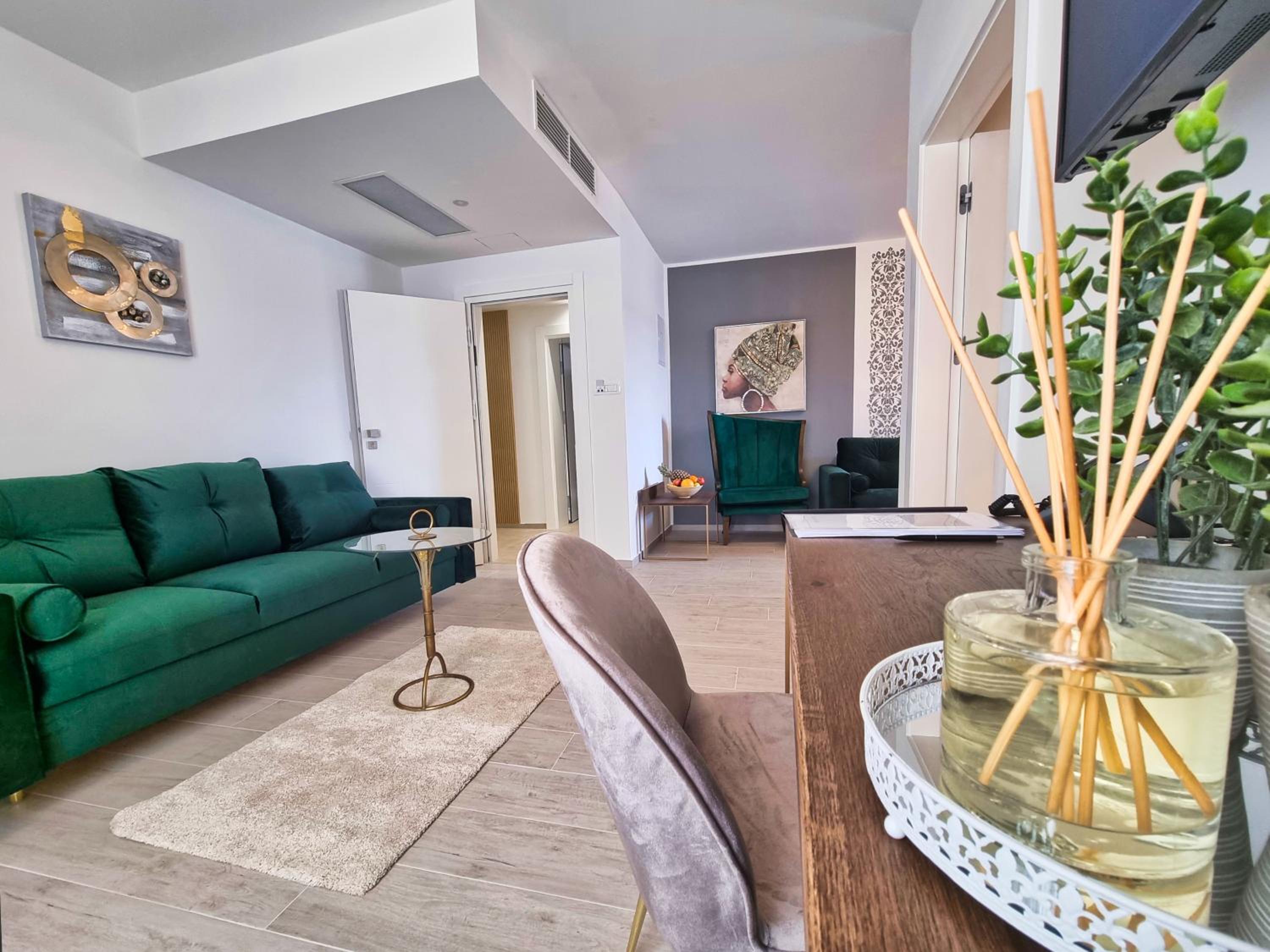 Deluxe Suite - Photo 3