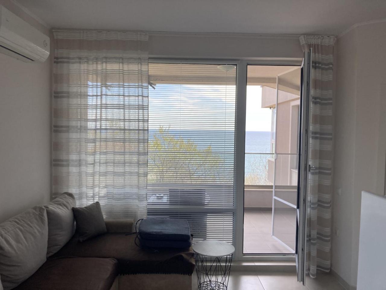 Apartment with Sea View photo 2