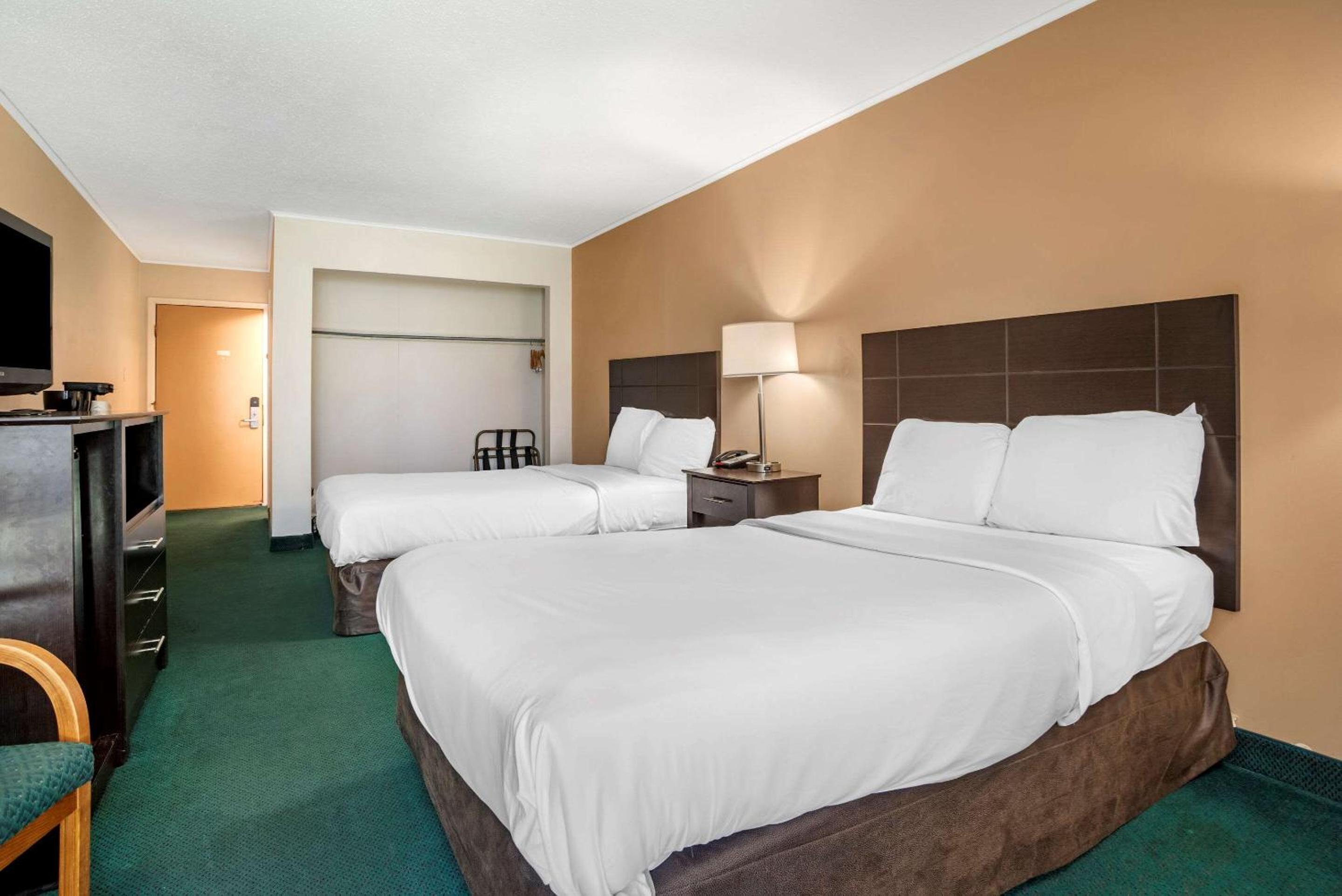 Two Double Beds - Smoking