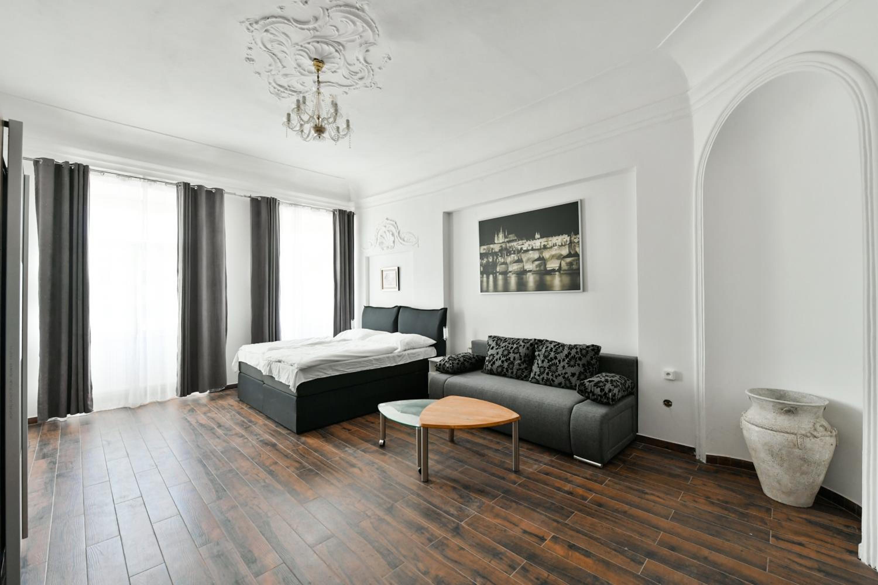 King Studio with Sofa Bed