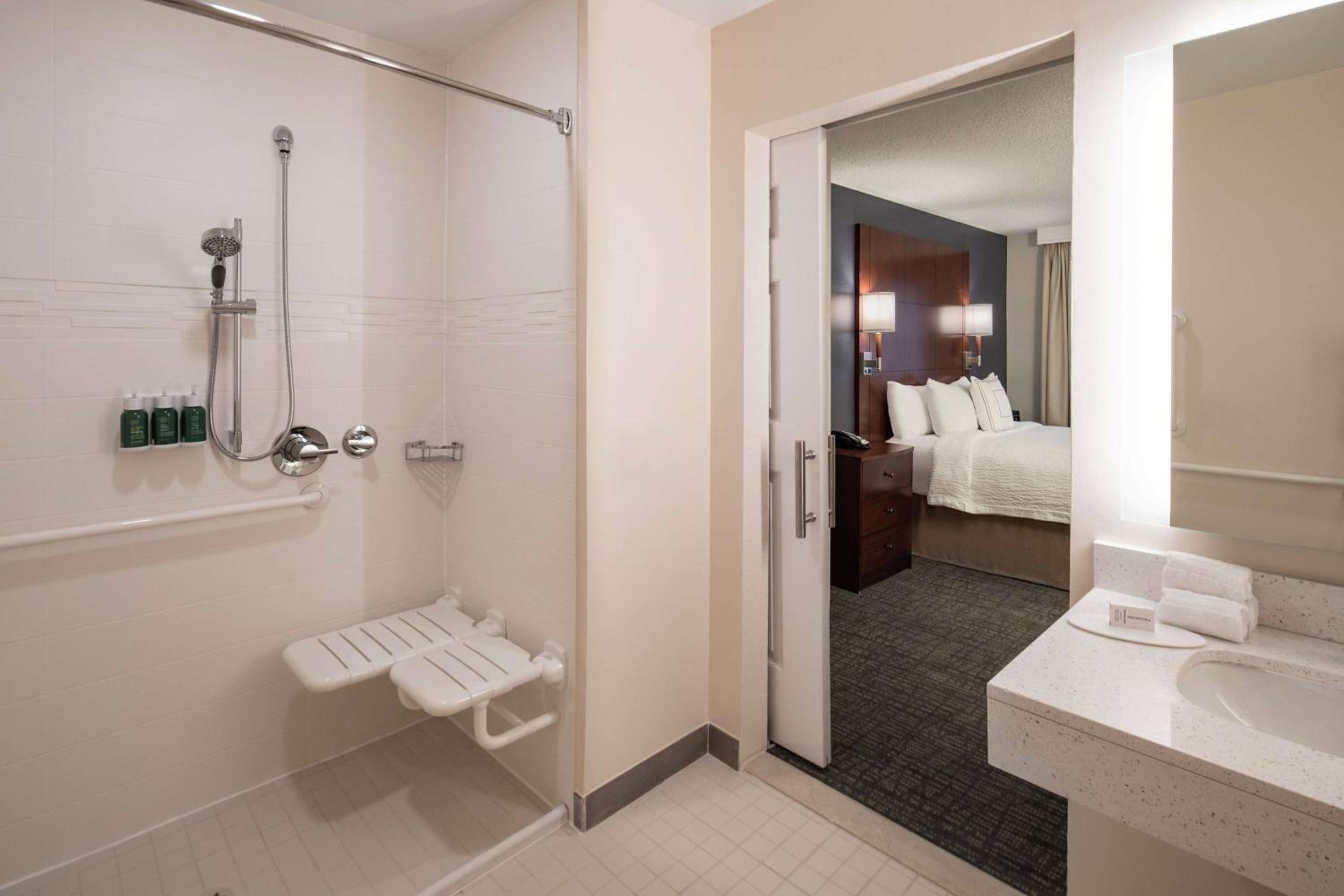 Queen Studio Suite with Roll-In Shower - Mobility Accessible - Photo 3