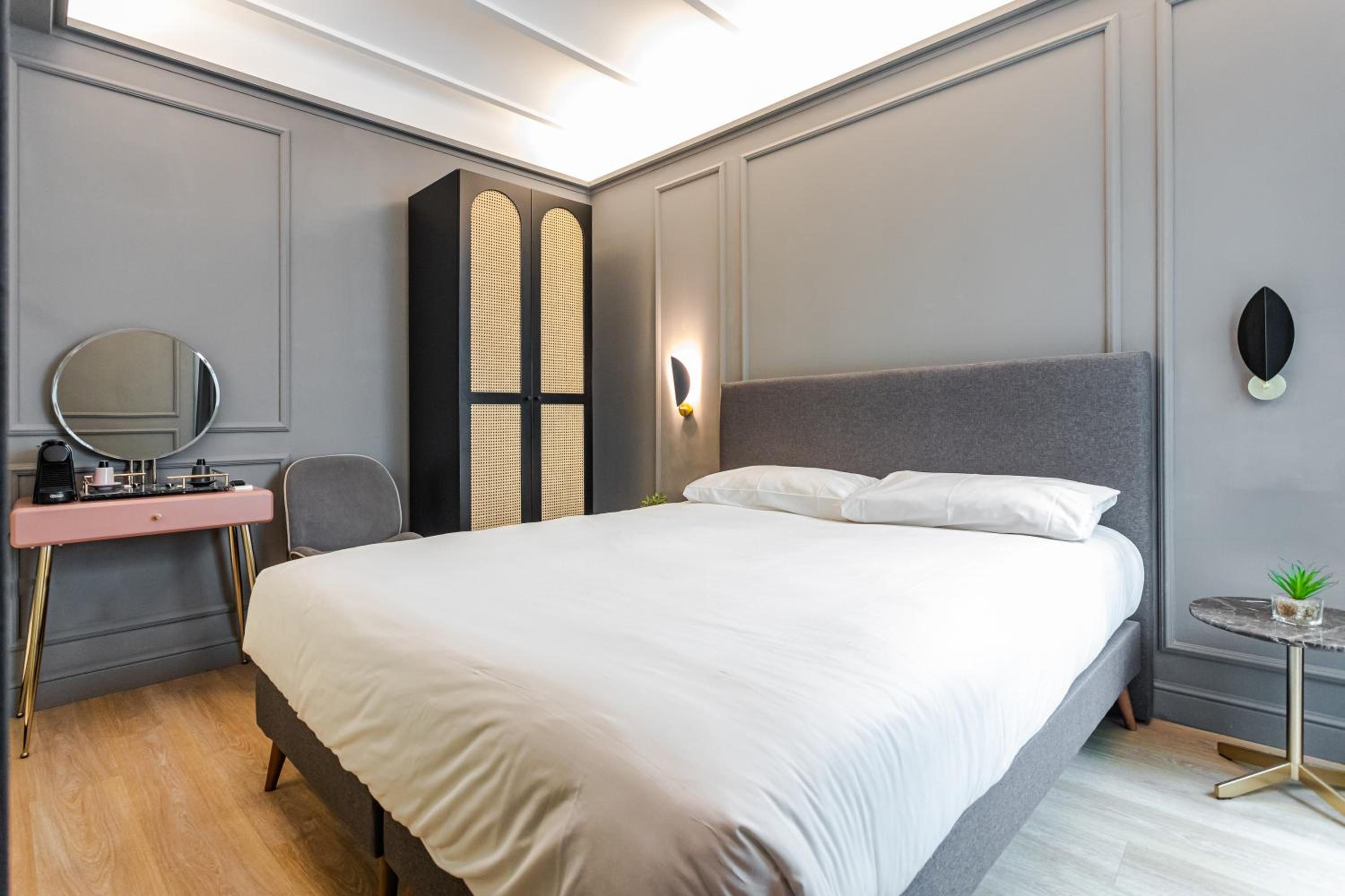Economy Double Room - Photo 10