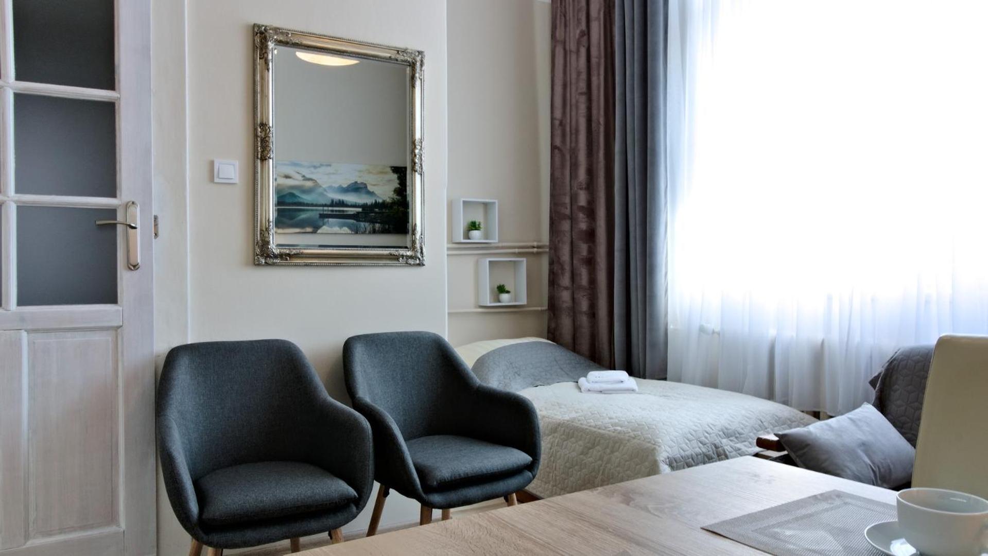 One-Bedroom Apartment photo 2