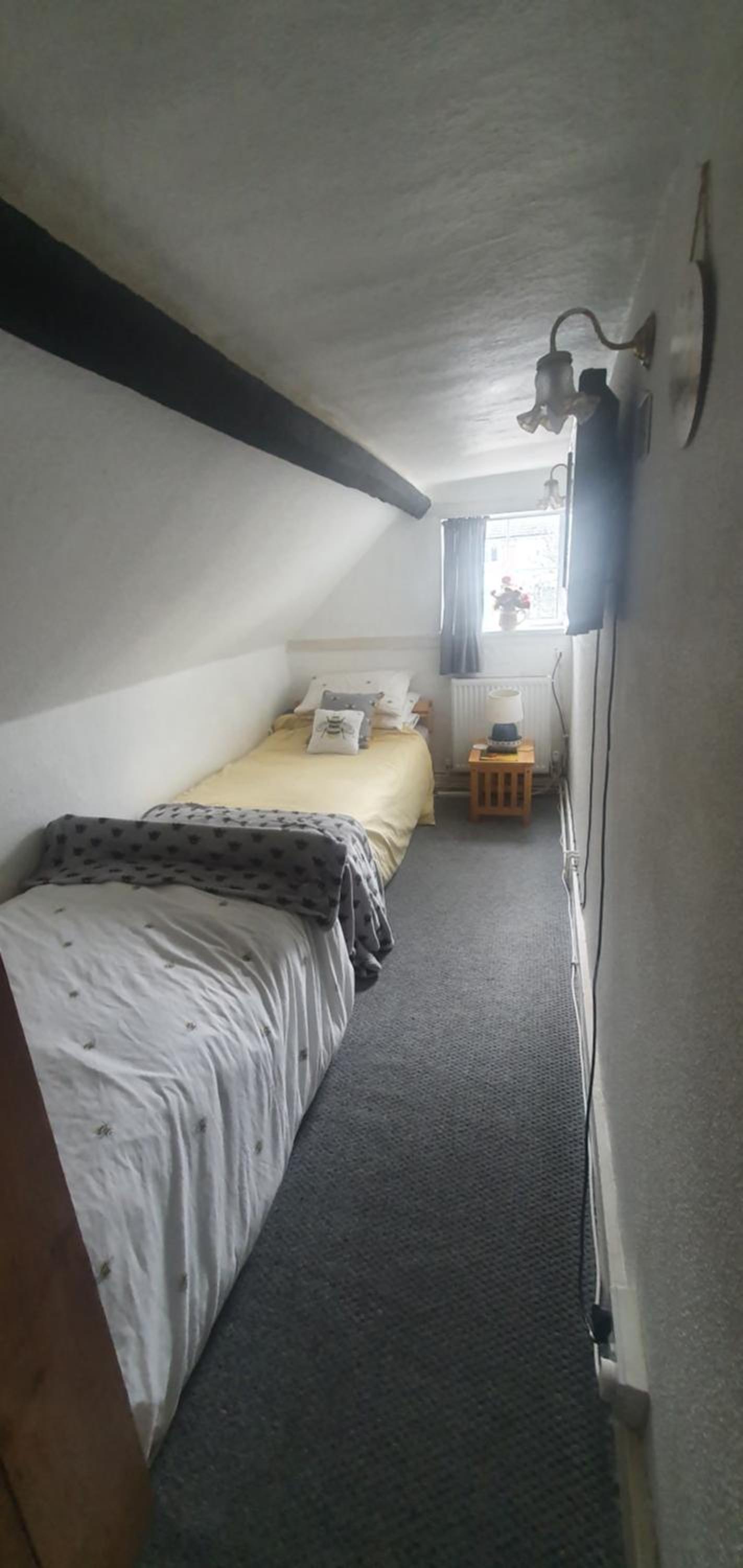 Economy Twin Room - Photo 1