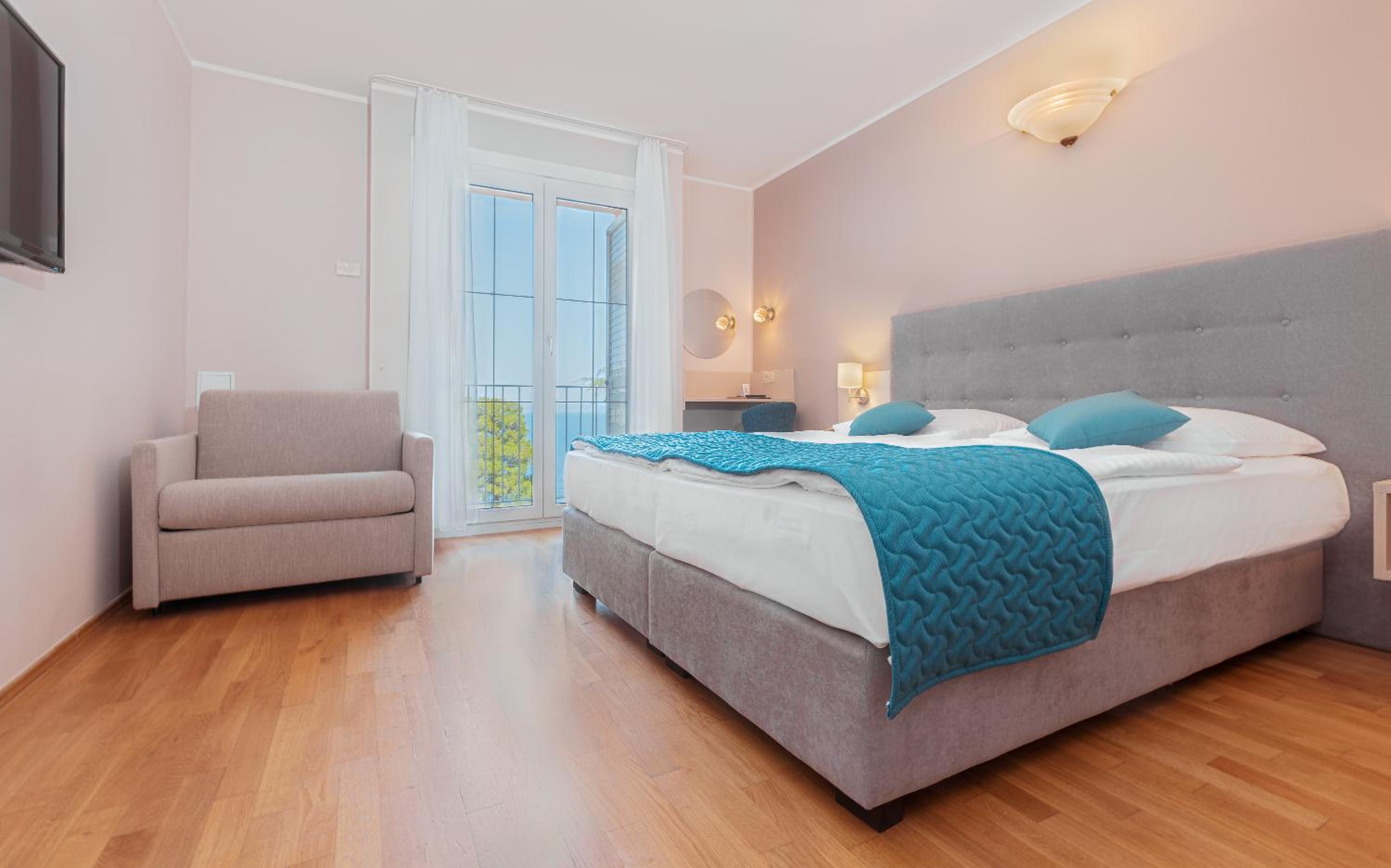 Standard Double or Twin Room (3 Adults) - Photo 9