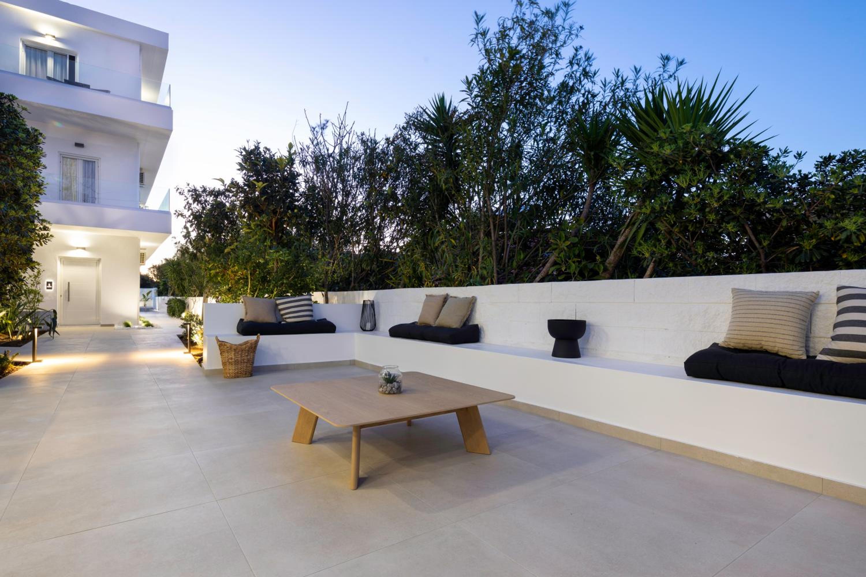 Apartment with Pool View  - Photo 25