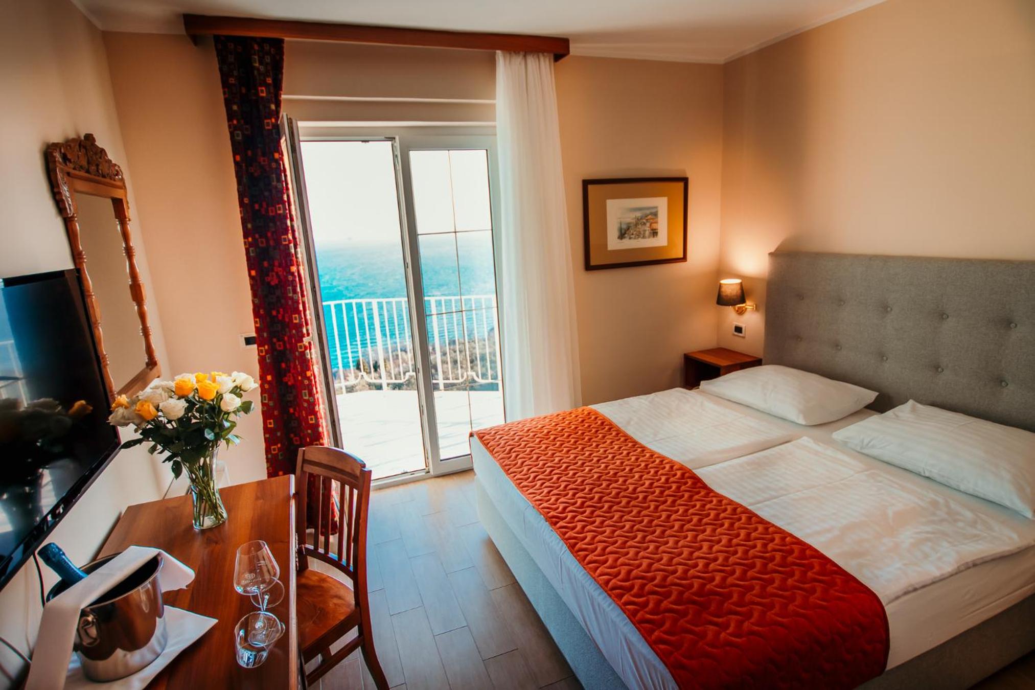Standard Double or Twin Room with Balcony and Sea View (2 Adults) - Photo 1