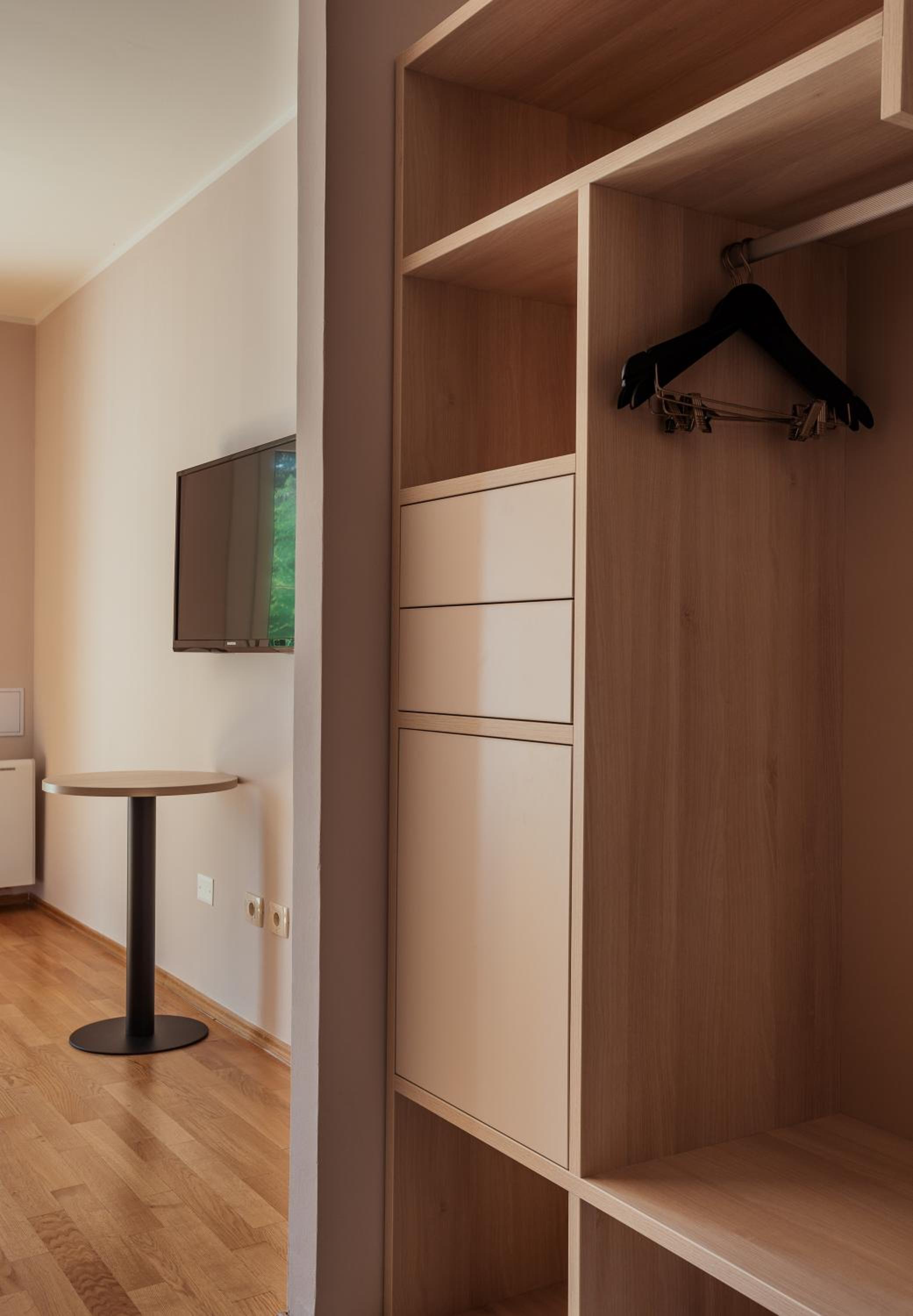 Standard Double or Twin Room (3 Adults) - Photo 8