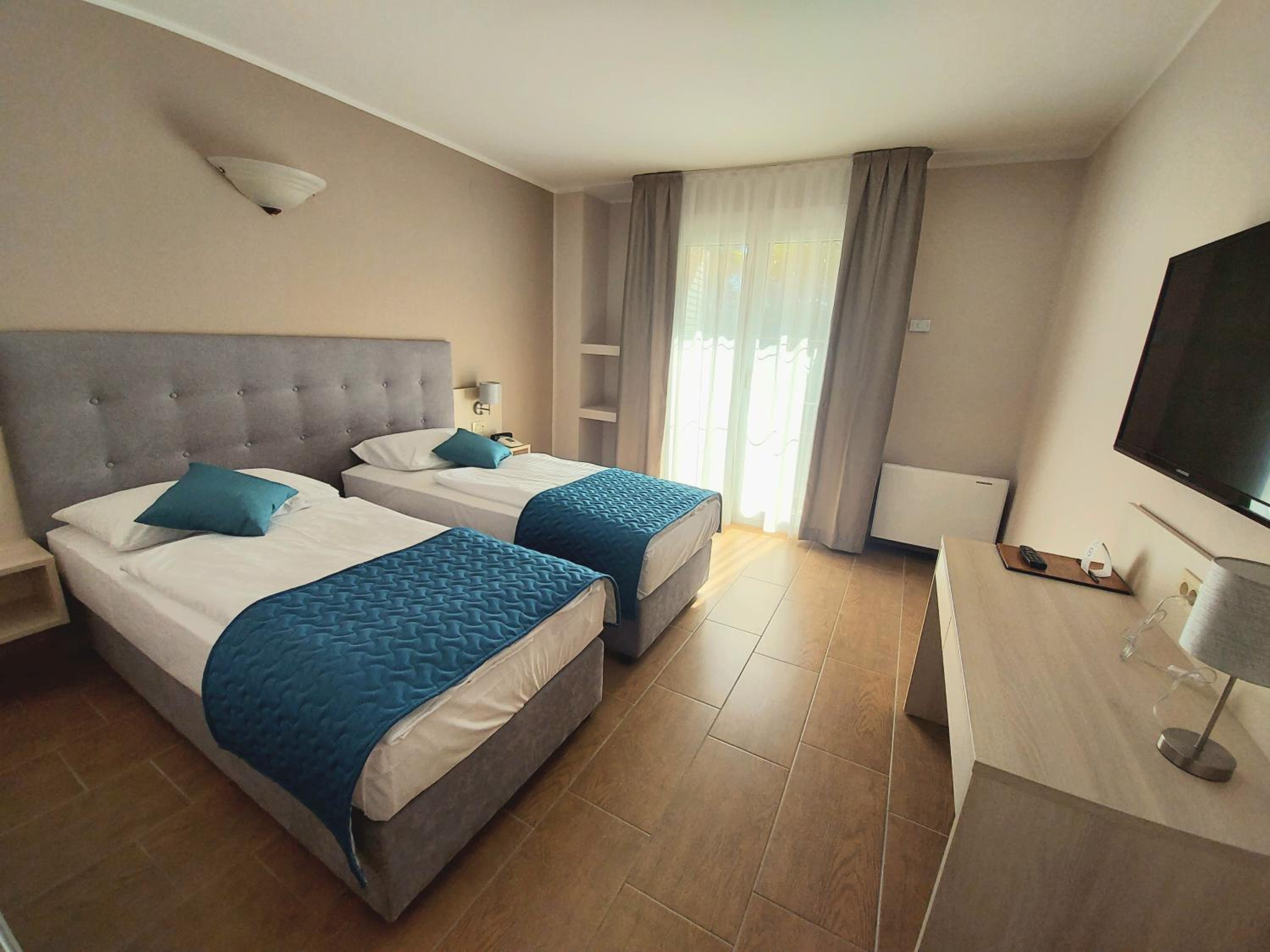 Standard Double or Twin Room (3 Adults) - Photo 1