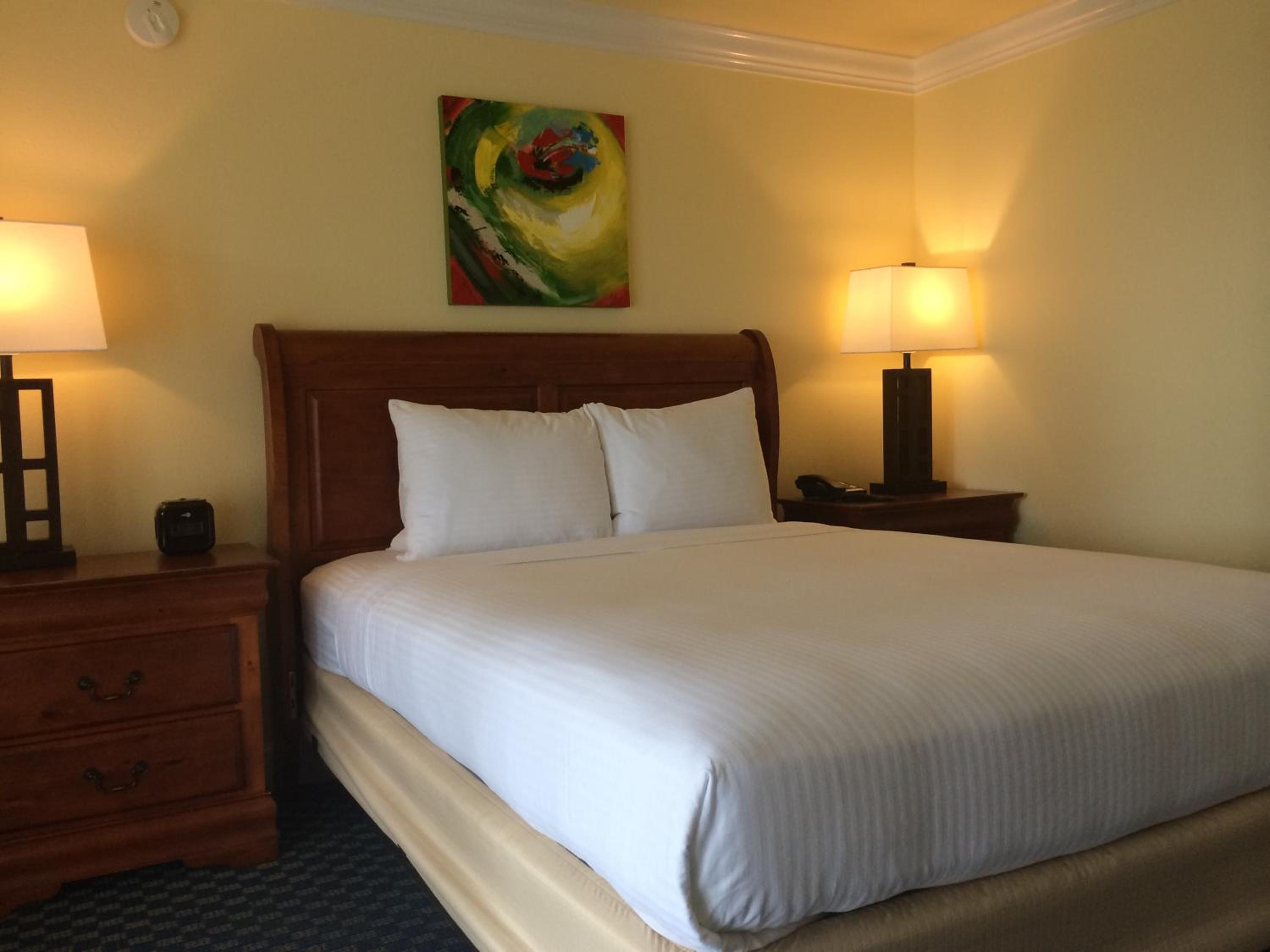 Queen Room with Sea View - Photo 2