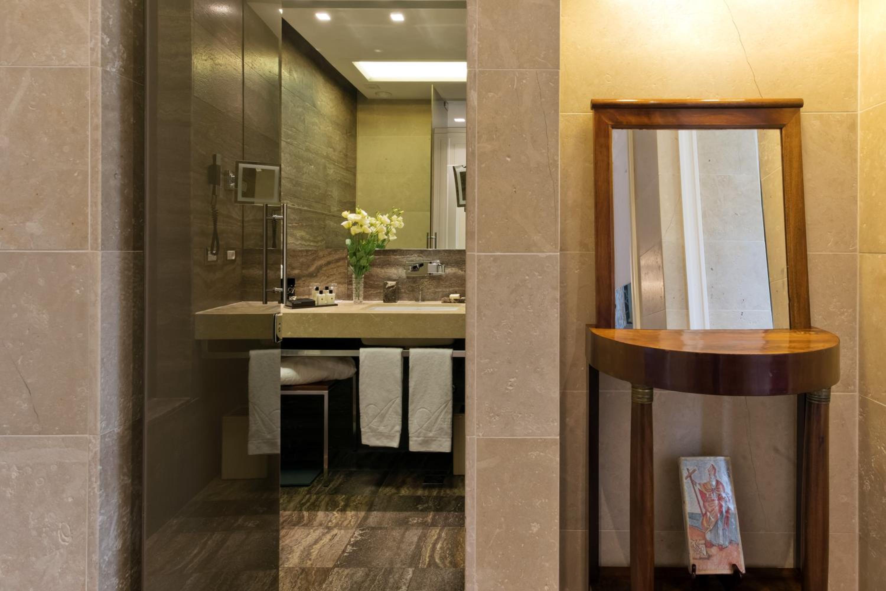Suite - Photo 7