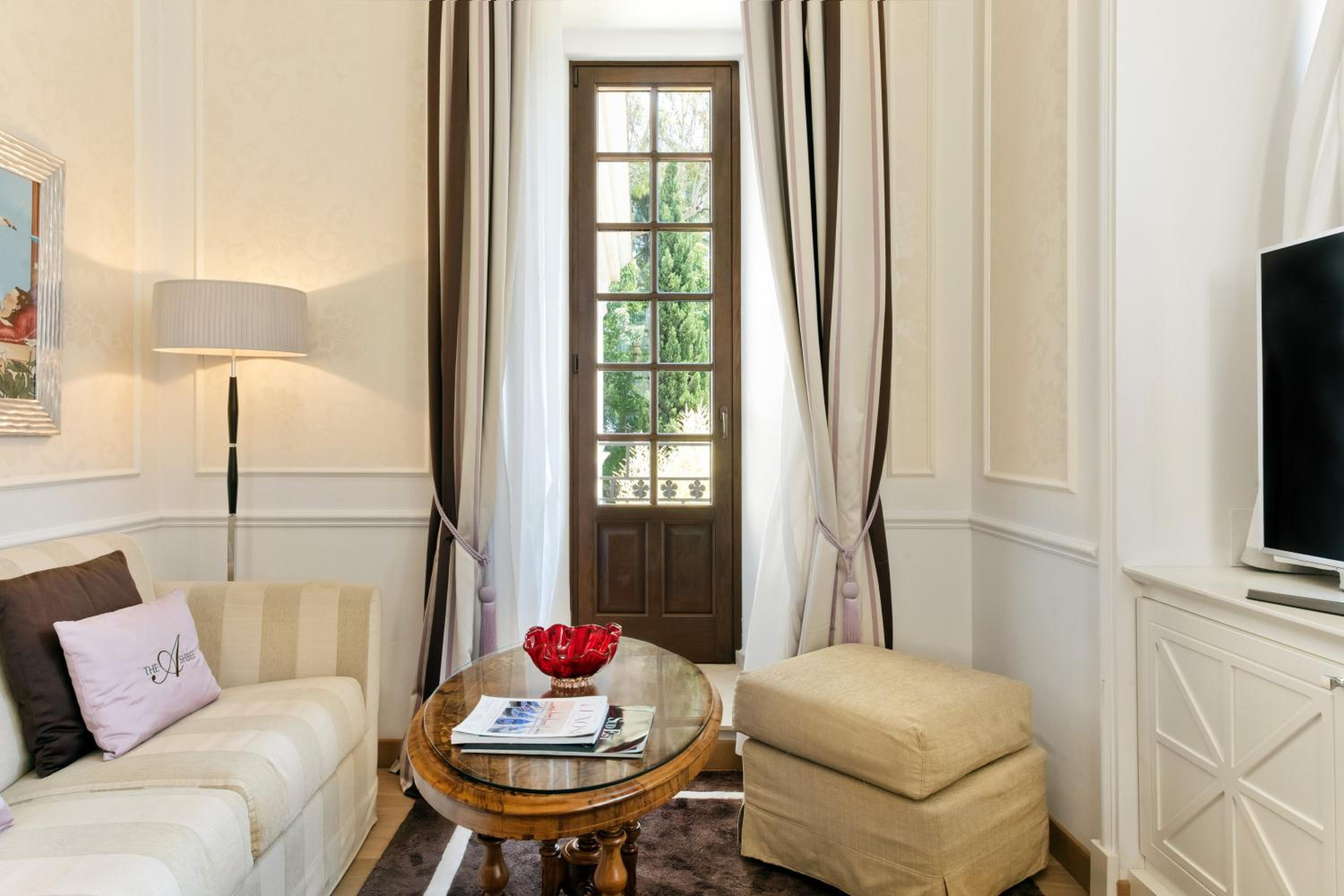 Suite - Photo 8