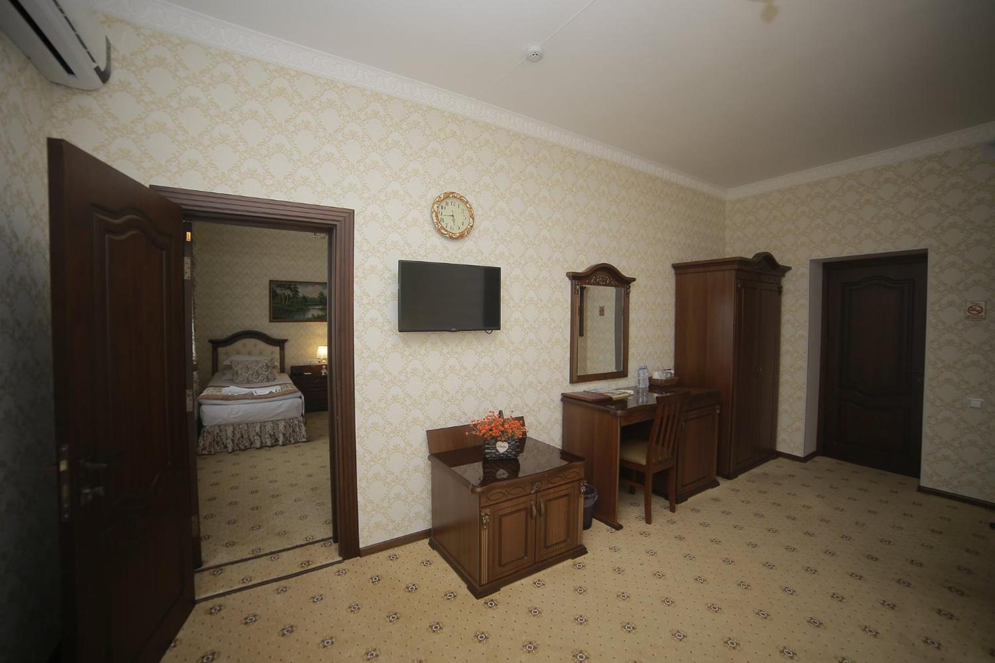 Family Room with Bathroom photo 1