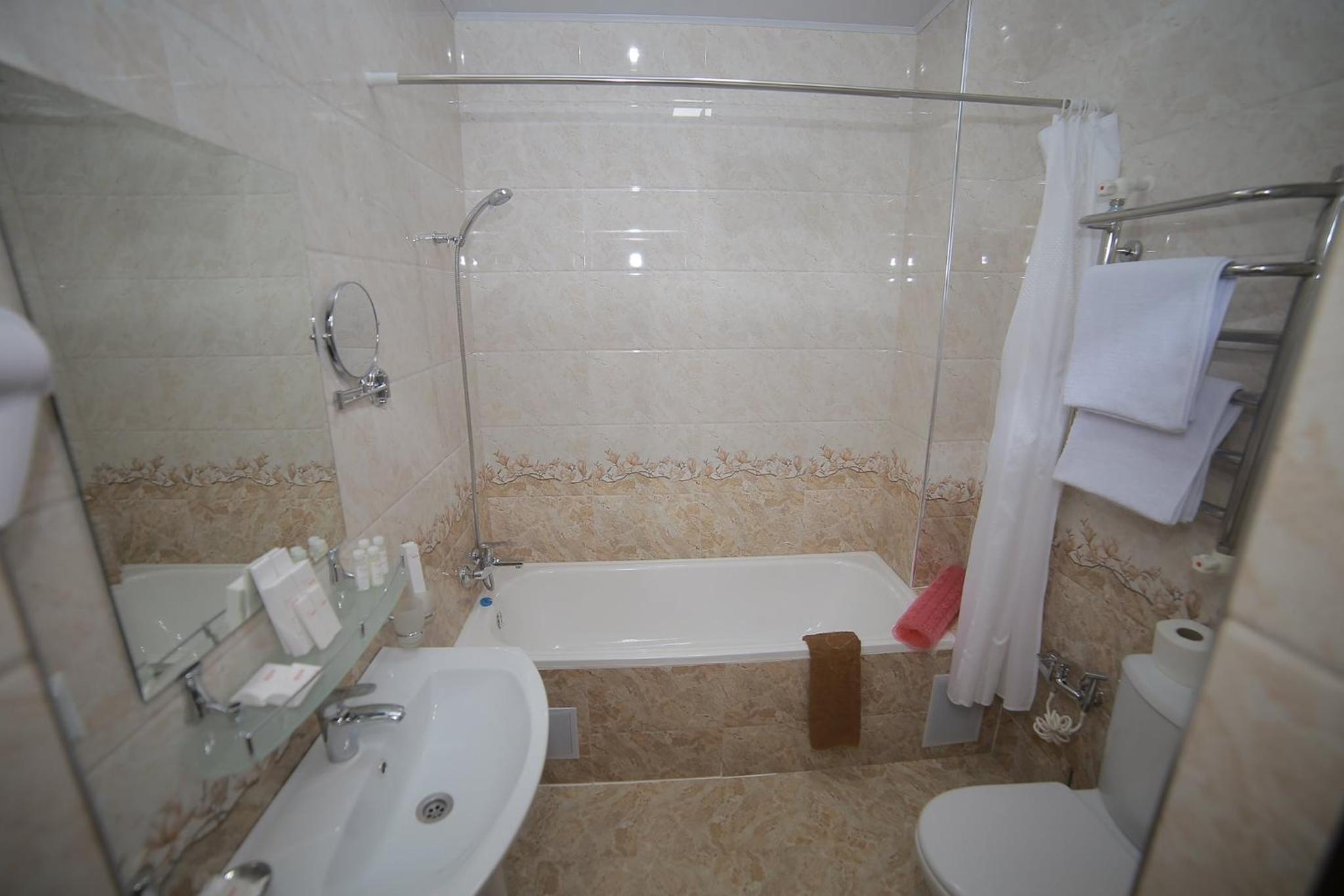 Family Room with Bathroom photo 2