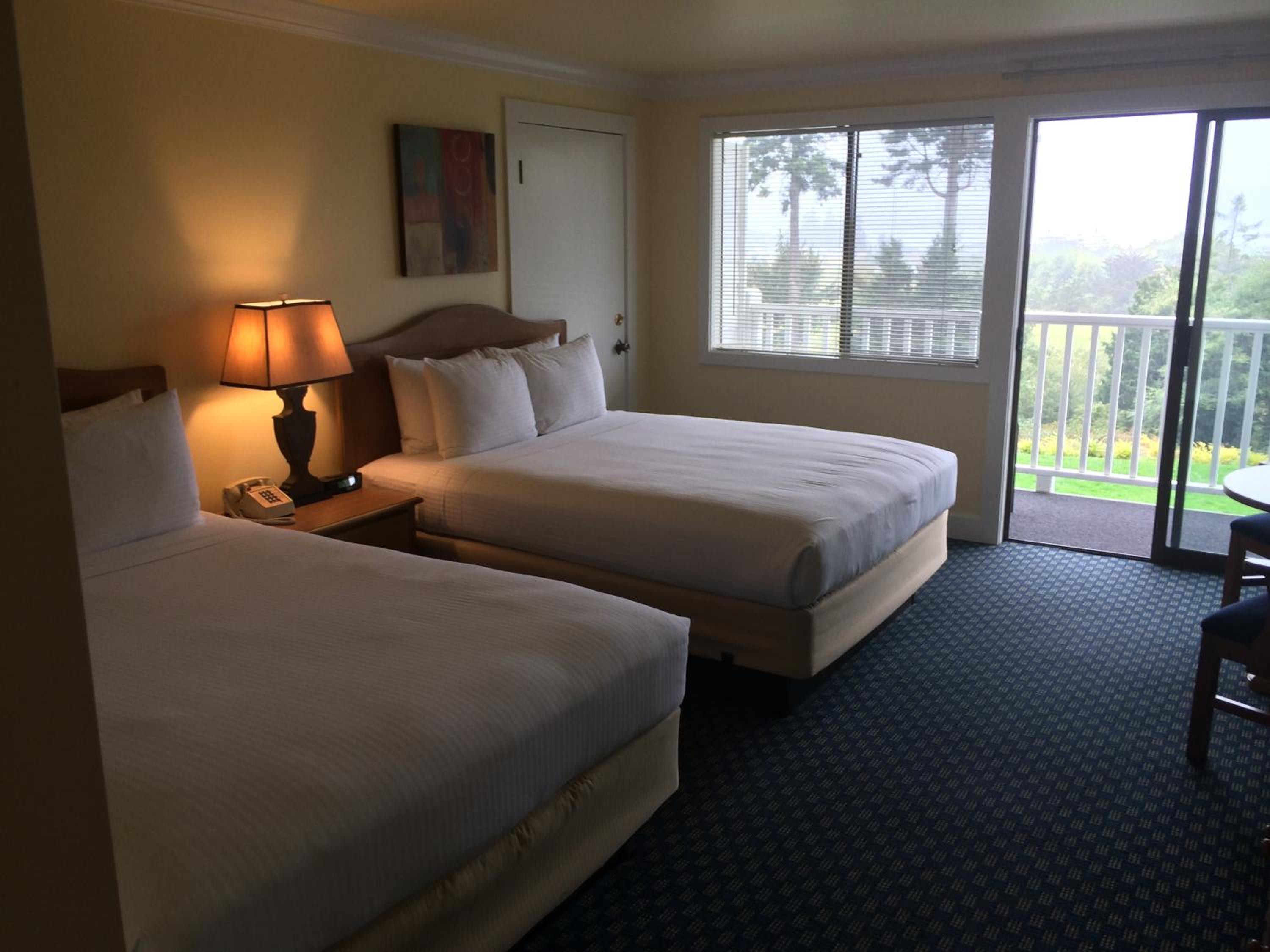 Queen Room with Two Queen Beds with Sea View - Photo 4