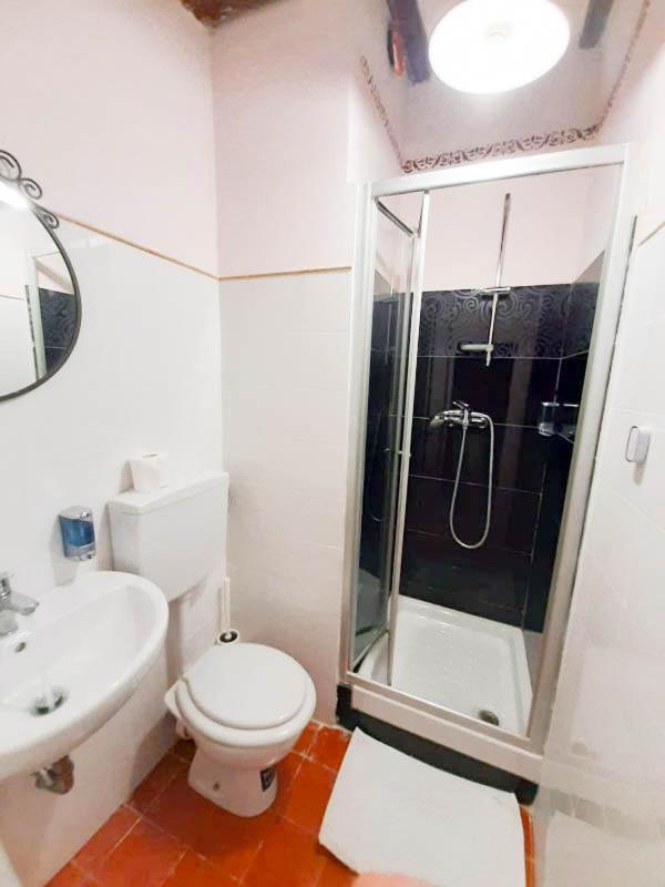 Small Single Room photo 3