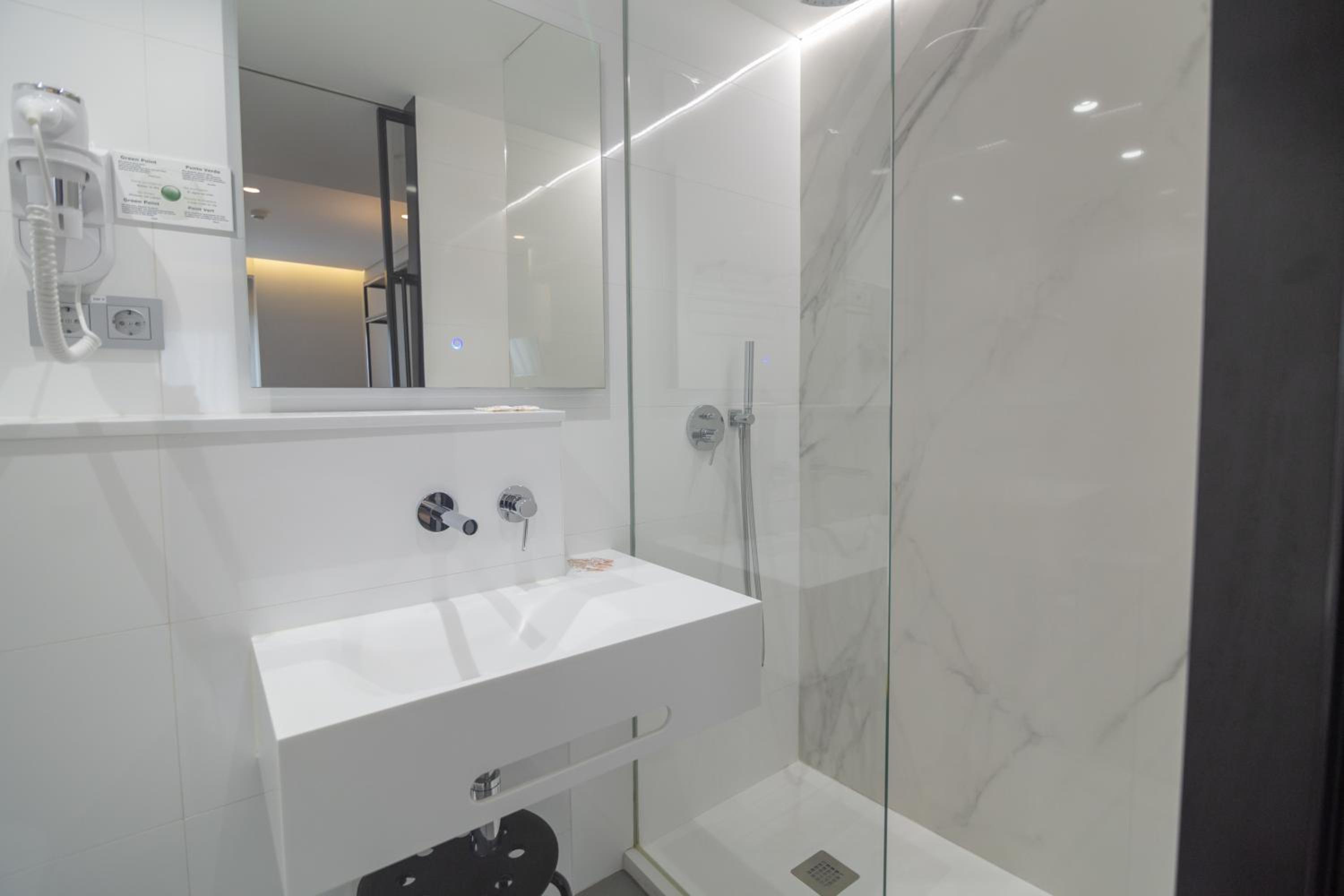 Double Room - Photo 2