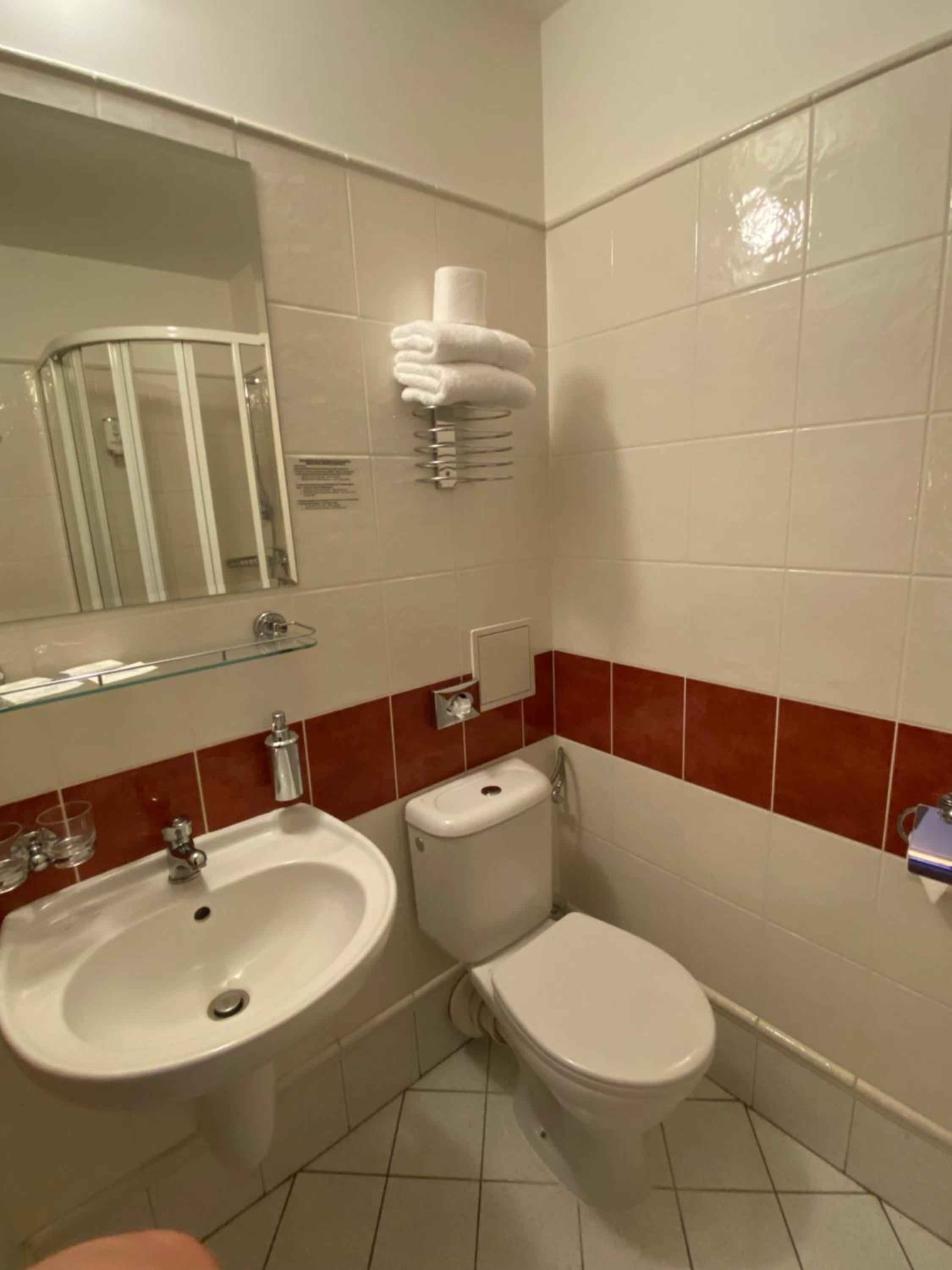 Standard Twin Room - Photo 2