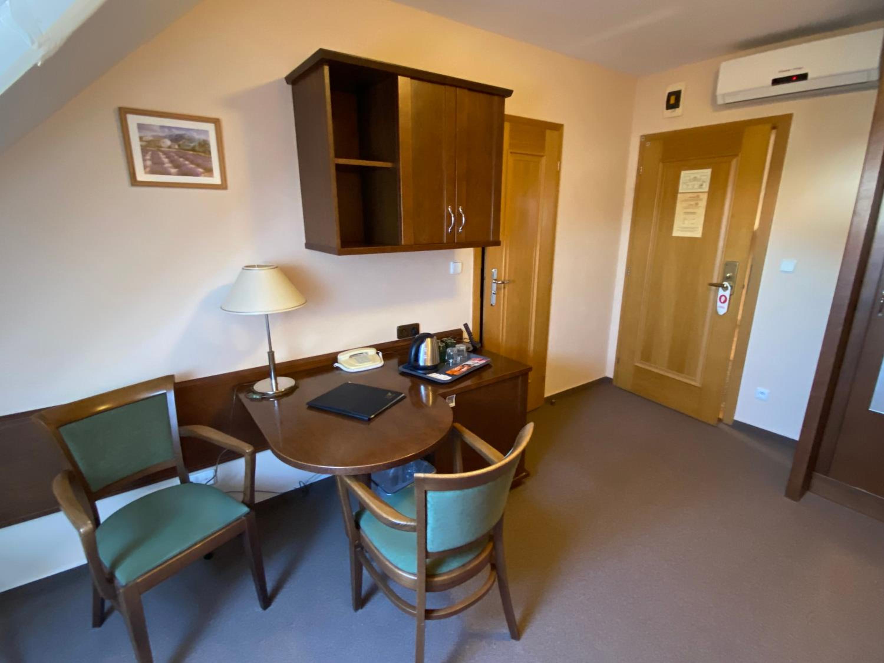 Standard Twin Room - Photo 5