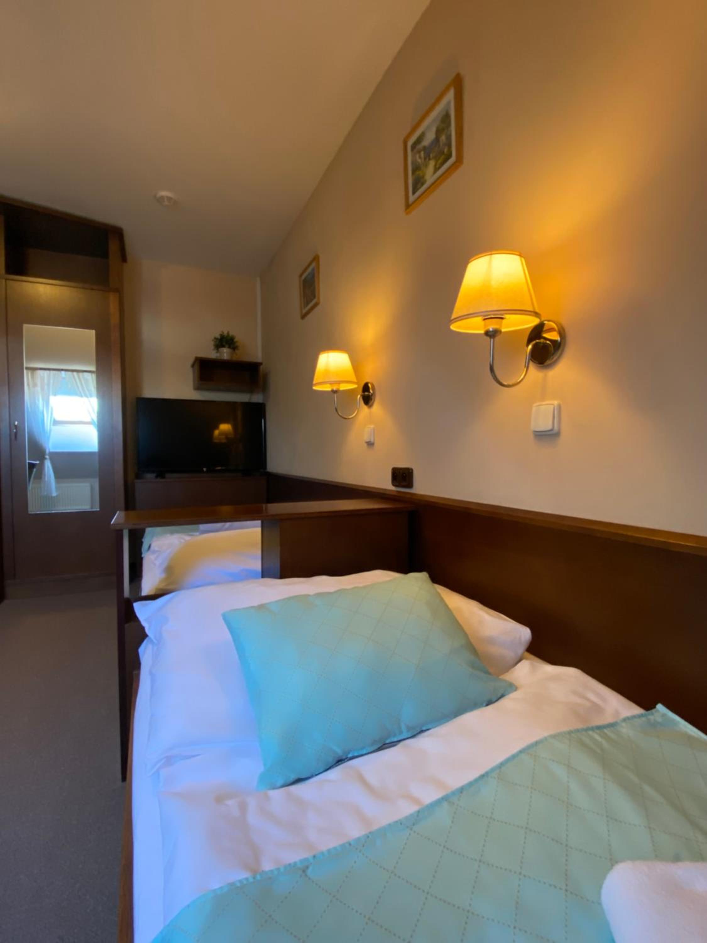 Standard Twin Room - Photo 1