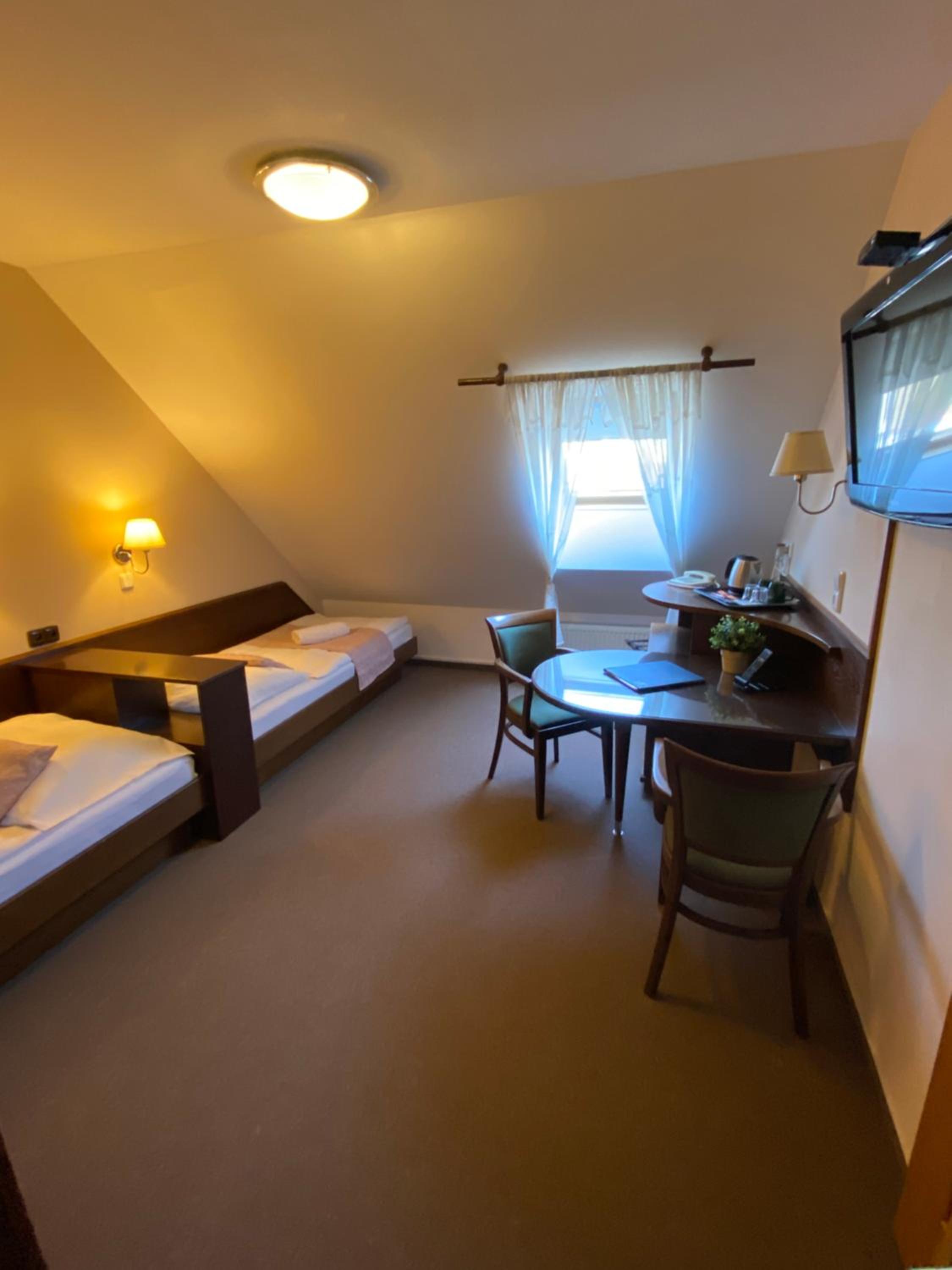 Standard Twin Room - Photo 12