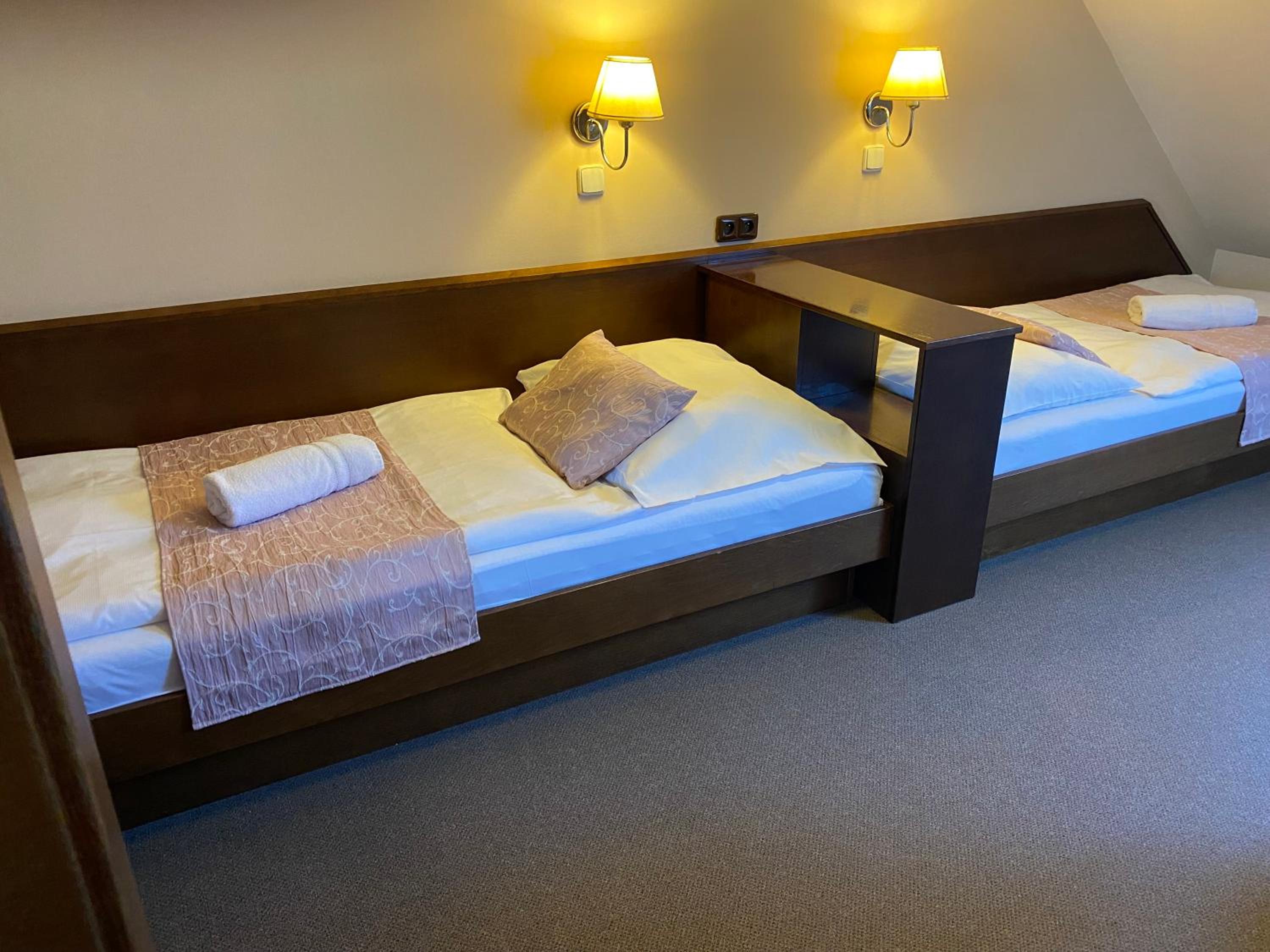 Standard Twin Room - Photo 11