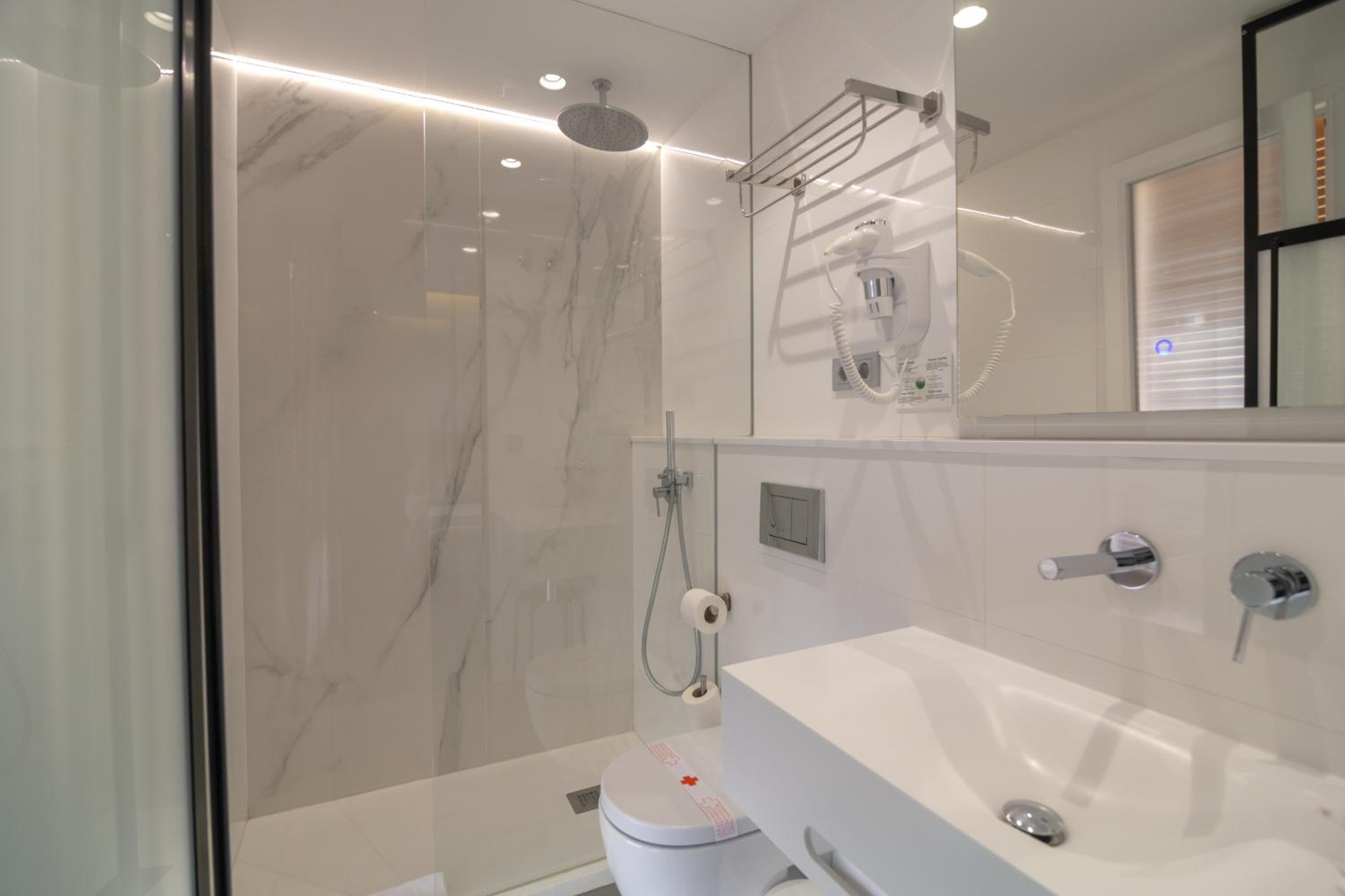 Superior Triple Room - Photo 9