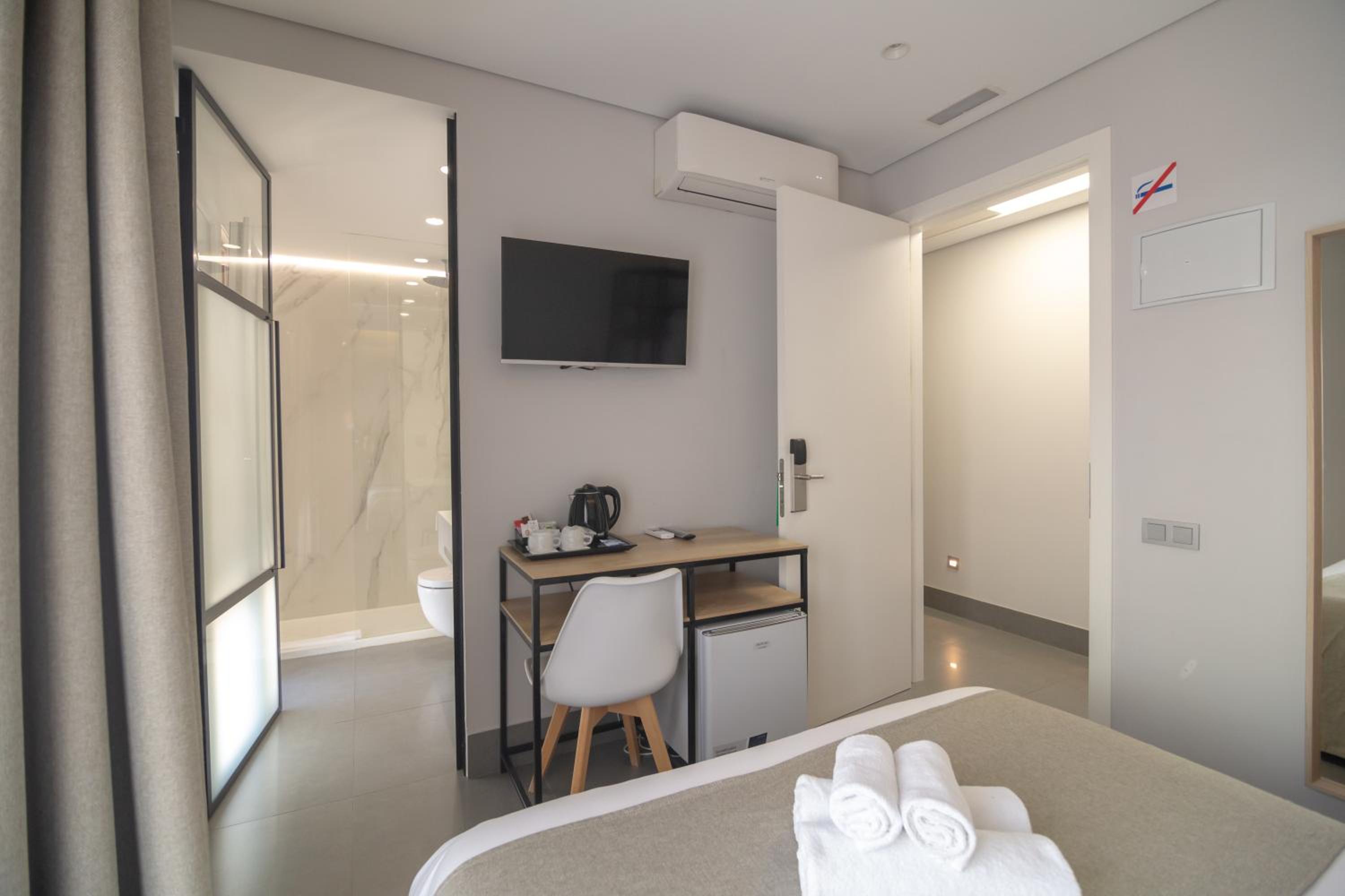 Superior Double or Twin Room - Photo 3