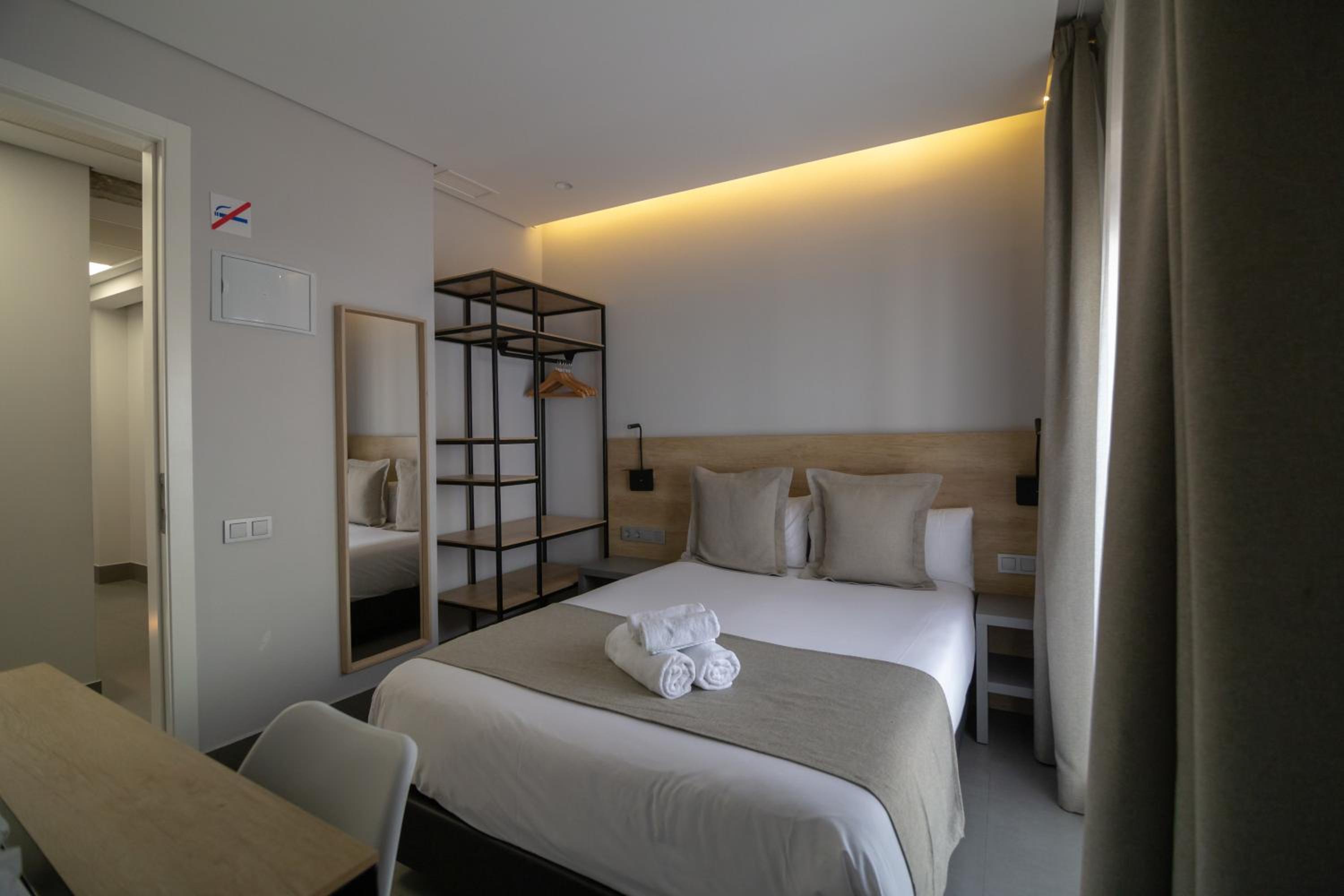 Superior Double or Twin Room - Photo 11