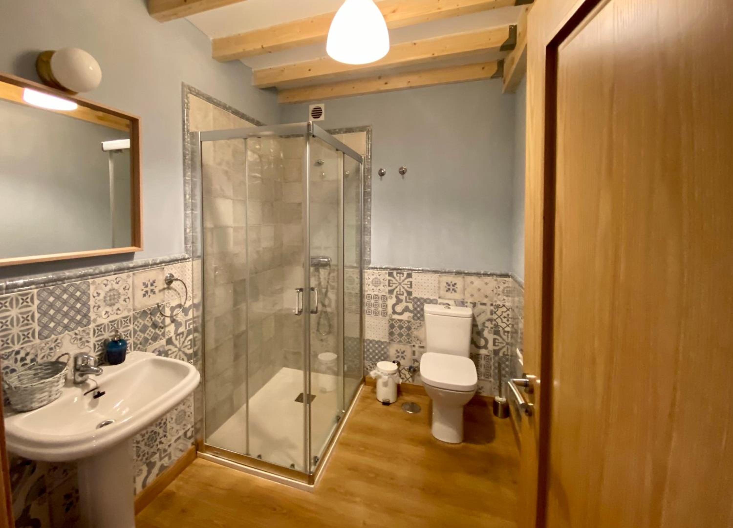 Double Room with Private Bathroom - Photo 8