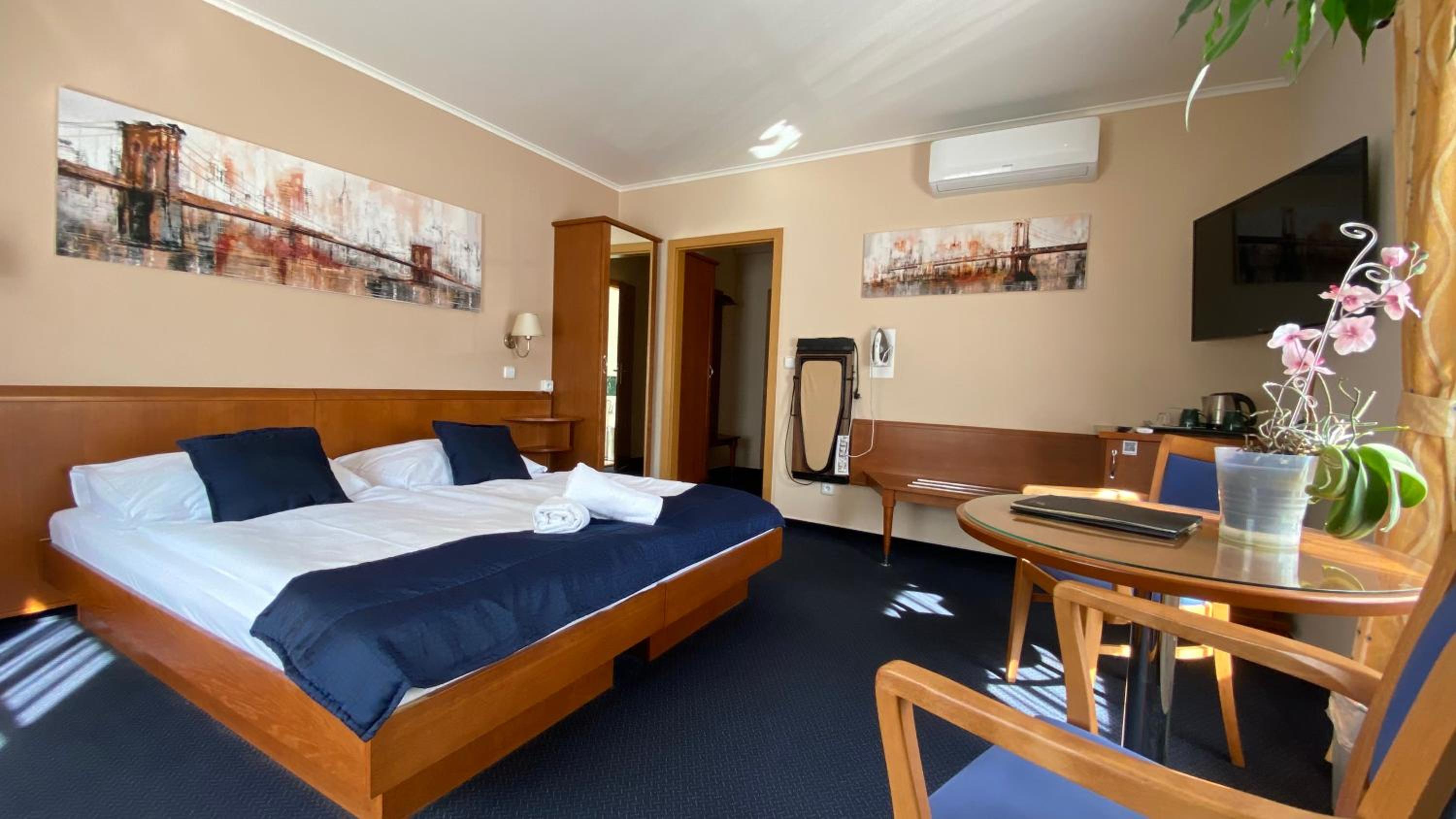 Deluxe Double Room with Castle View - Photo 2