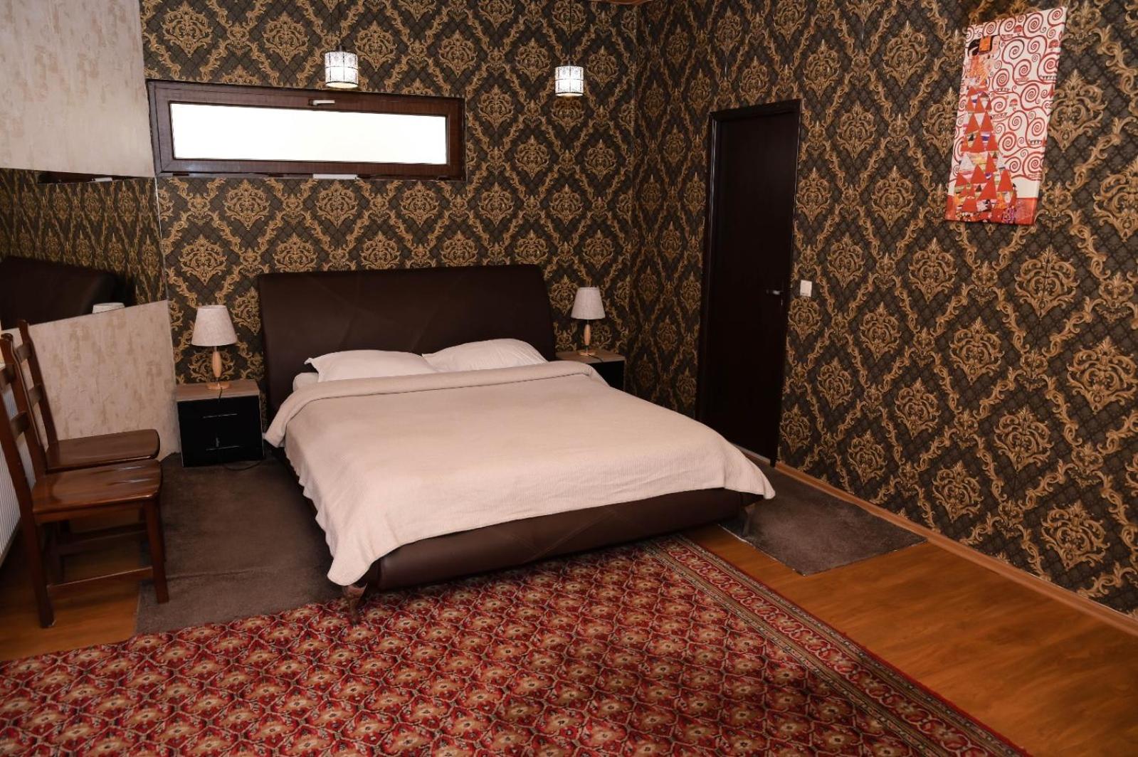 Deluxe Family Suite - Photo 1