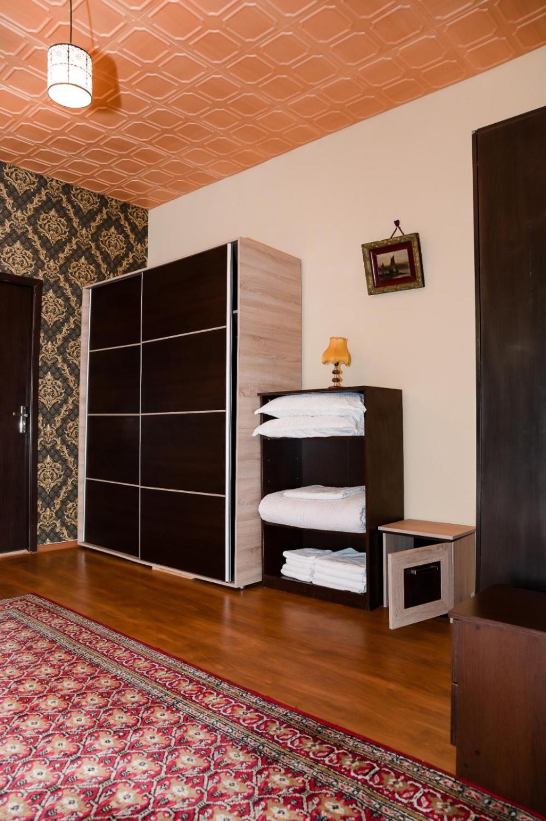 Deluxe Family Suite - Photo 9