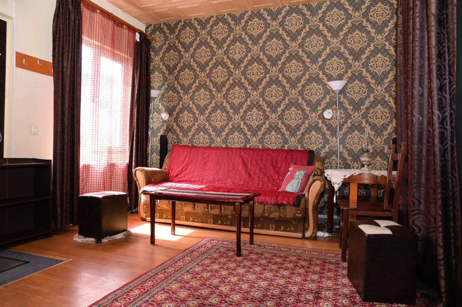 Deluxe Family Suite - Photo 10