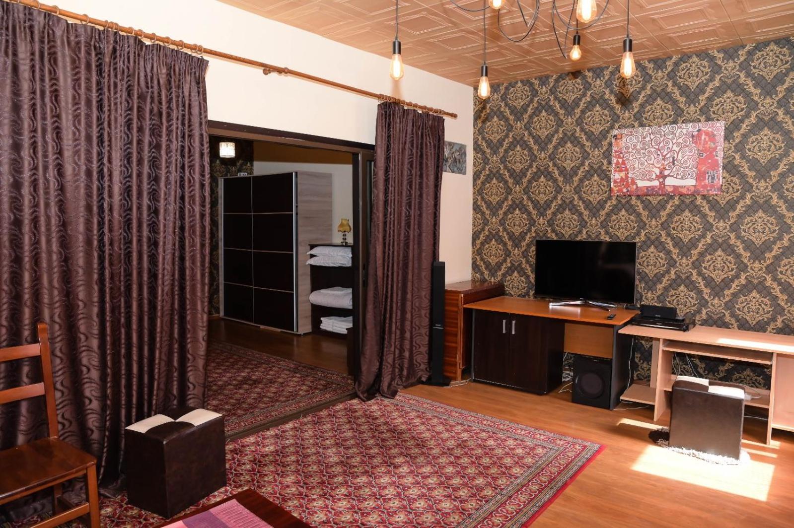 Deluxe Family Suite - Photo 11