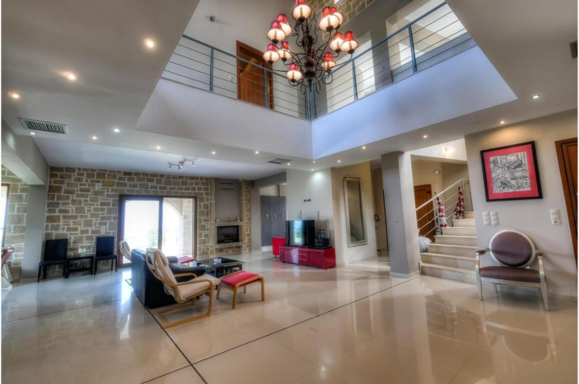 Villa photo 2
