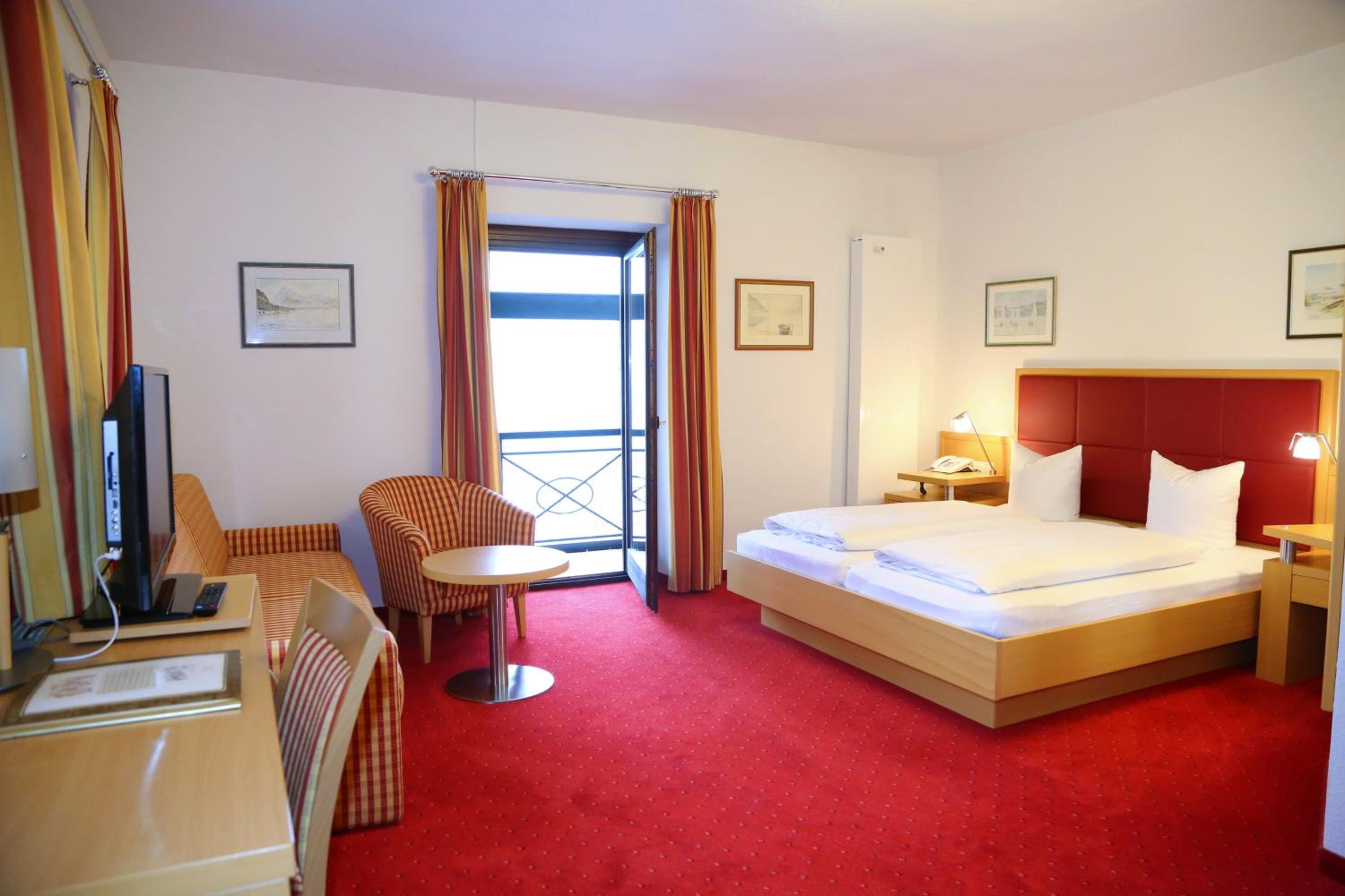 Superior Double Room with Lake View - Photo 1
